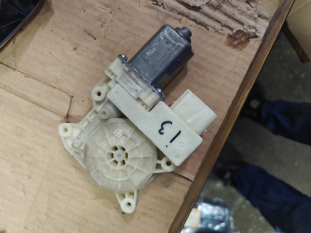 Motor do Elevador de Vidro Frente Esquerdo BMW i3 (I01) | 13 - 