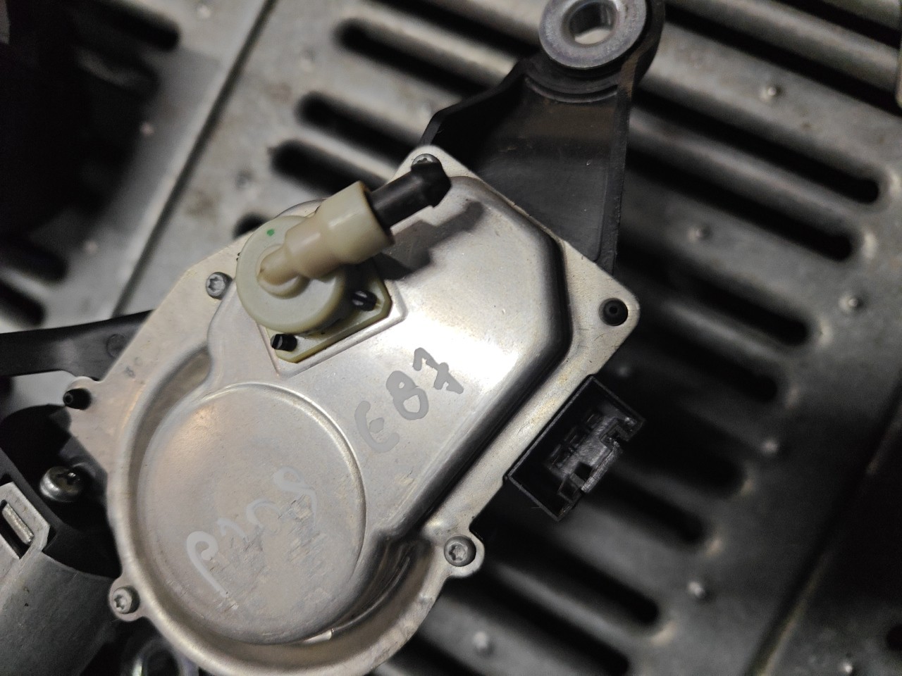Motor de Escovas Tras BMW 1 (E87) | 03 - 13 Imagem-2 Motor de Escovas Tras BMW 1 (E87) | 03 - 13 Imagem-2
