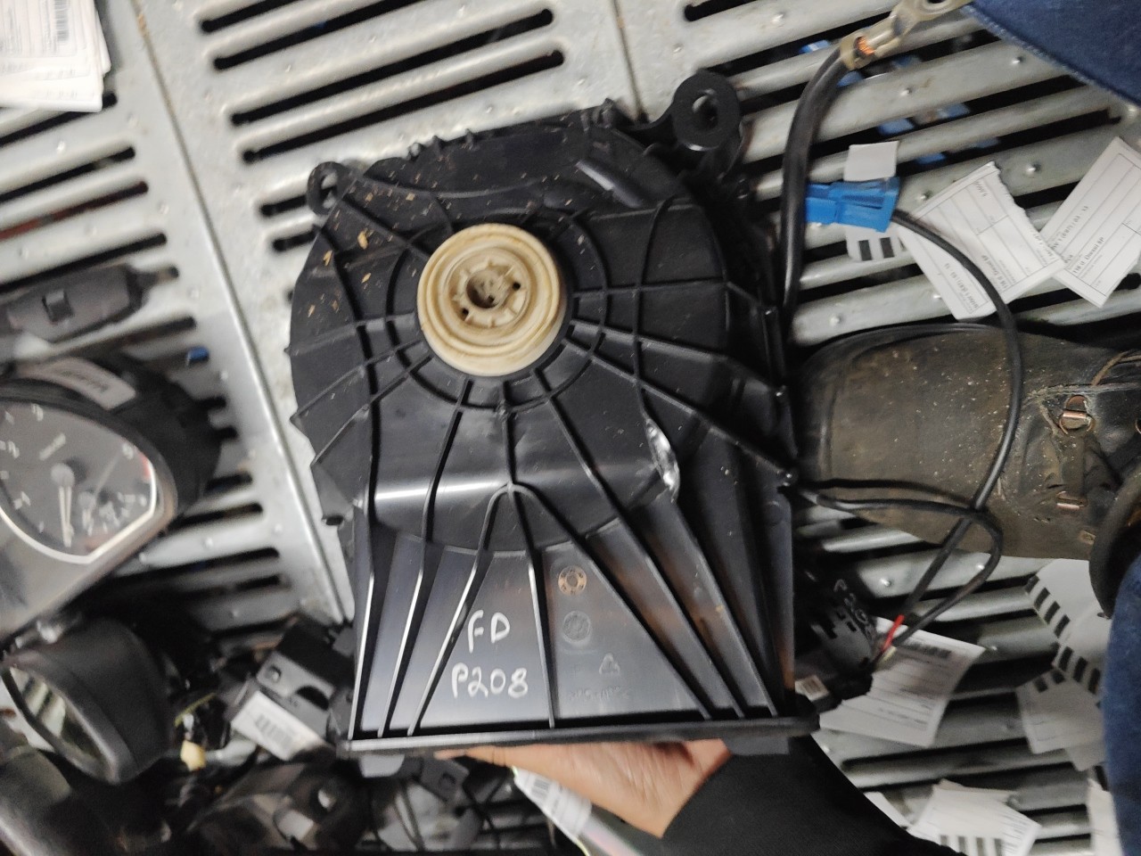 Subwoffer / Sistema Som BMW 1 (E87) | 03 - 13 Imagem-2