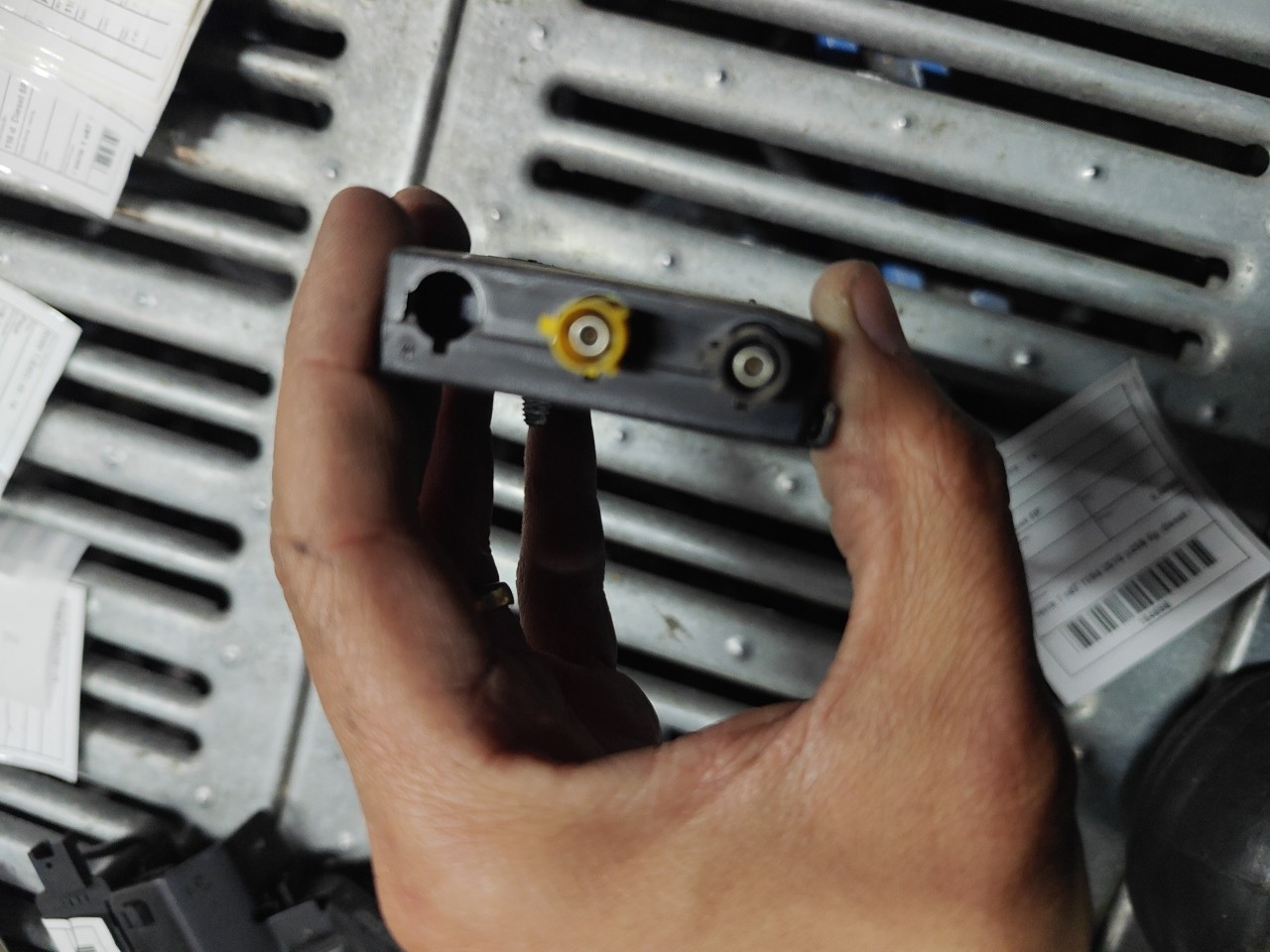 Modulo Amplificador da Antena BMW 1 (E87) | 03 - 13 Imagem-2 Modulo Amplificador da Antena BMW 1 (E87) | 03 - 13 Imagem-2