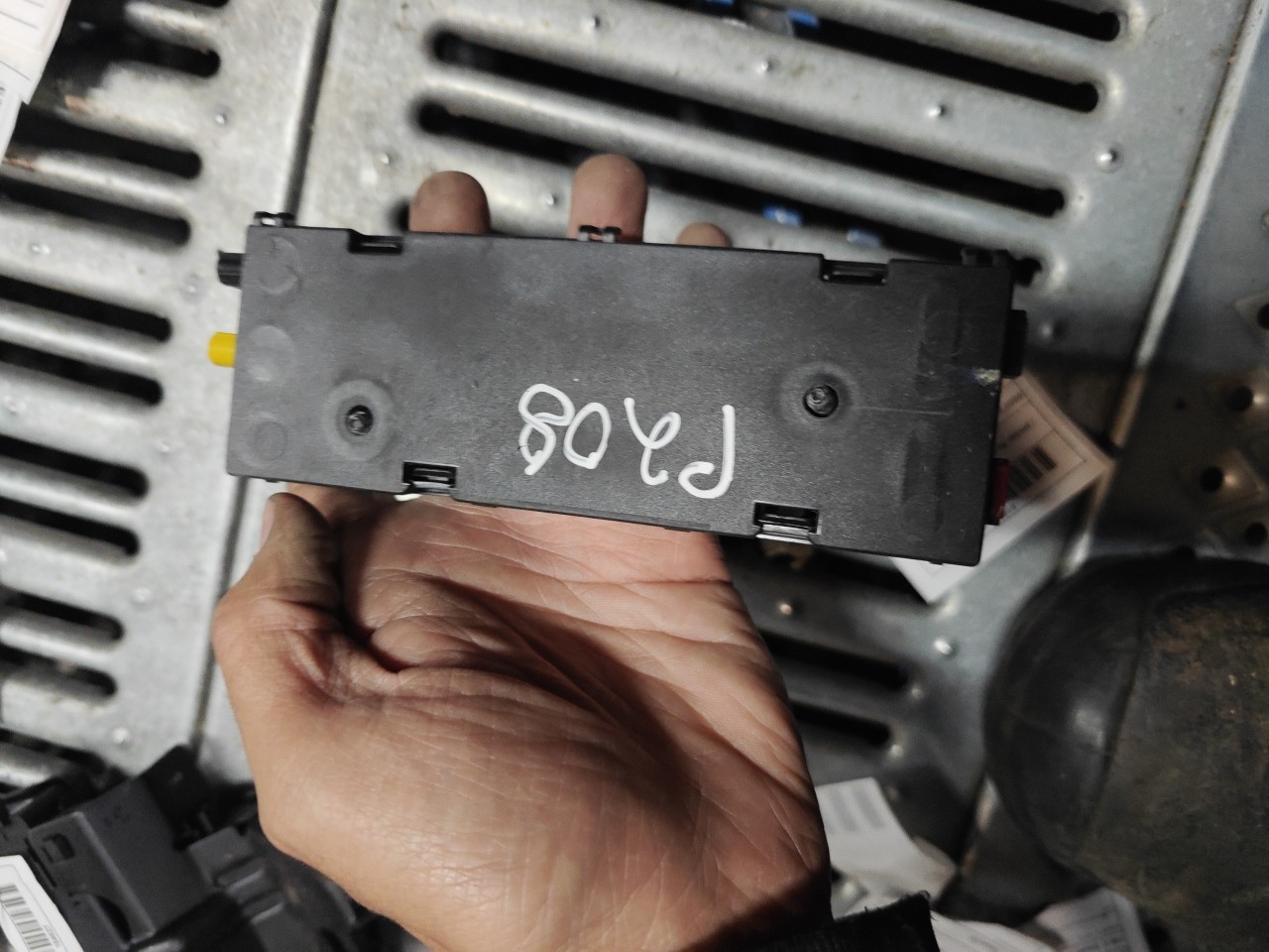 Modulo Amplificador da Antena BMW 1 (E87) | 03 - 13 Imagem-3 Modulo Amplificador da Antena BMW 1 (E87) | 03 - 13 Imagem-3