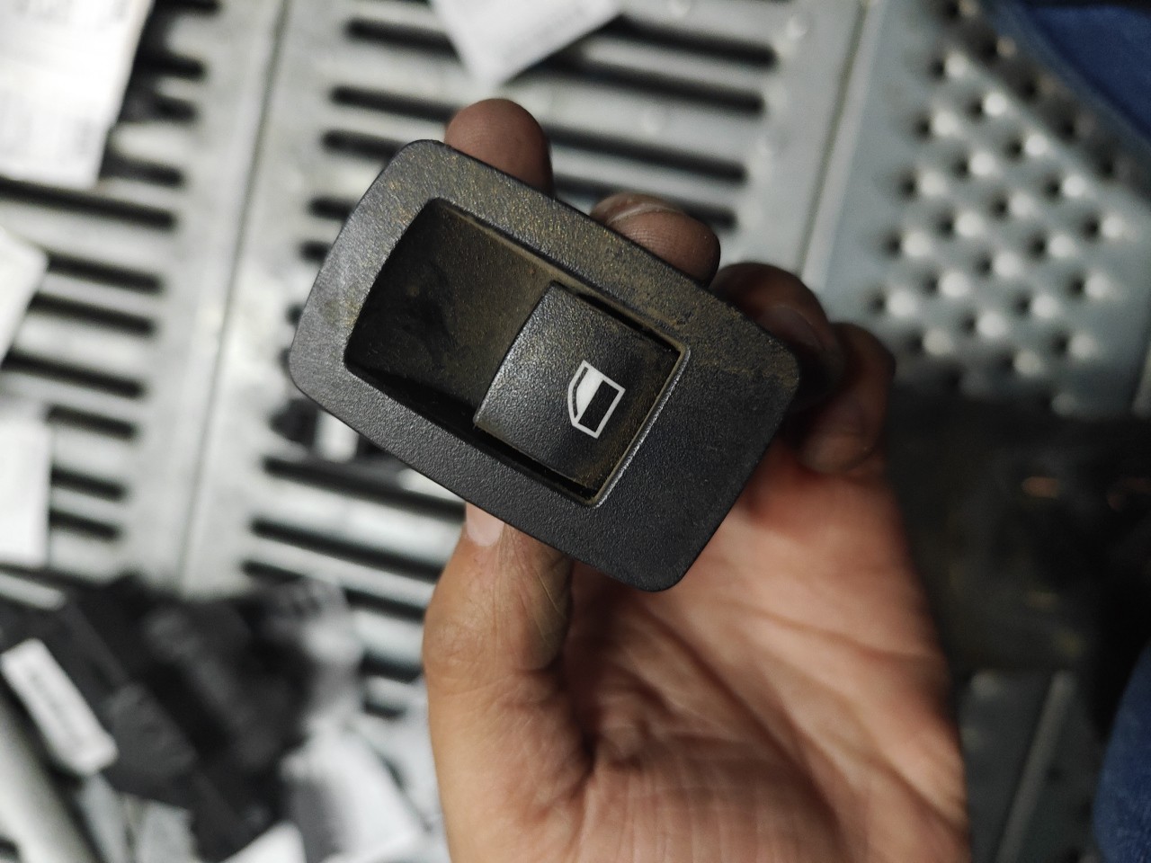 Interruptor Vidro Tras Direito BMW 1 (F20) | 11 - 19