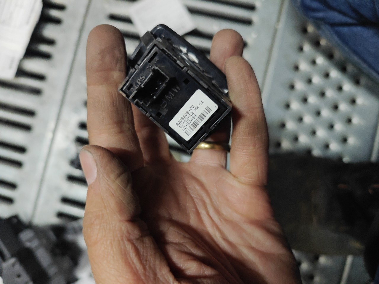 Interruptor Vidro Tras Direito BMW 1 (F20) | 11 - 19 Imagem-1