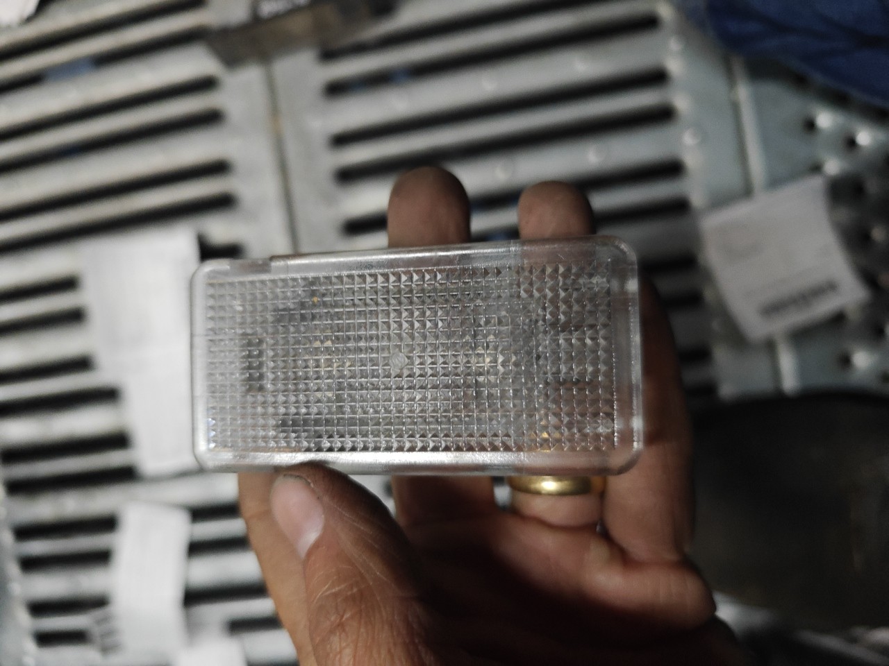 Luz do compartimento da mala BMW 1 (E87) | 03 - 13