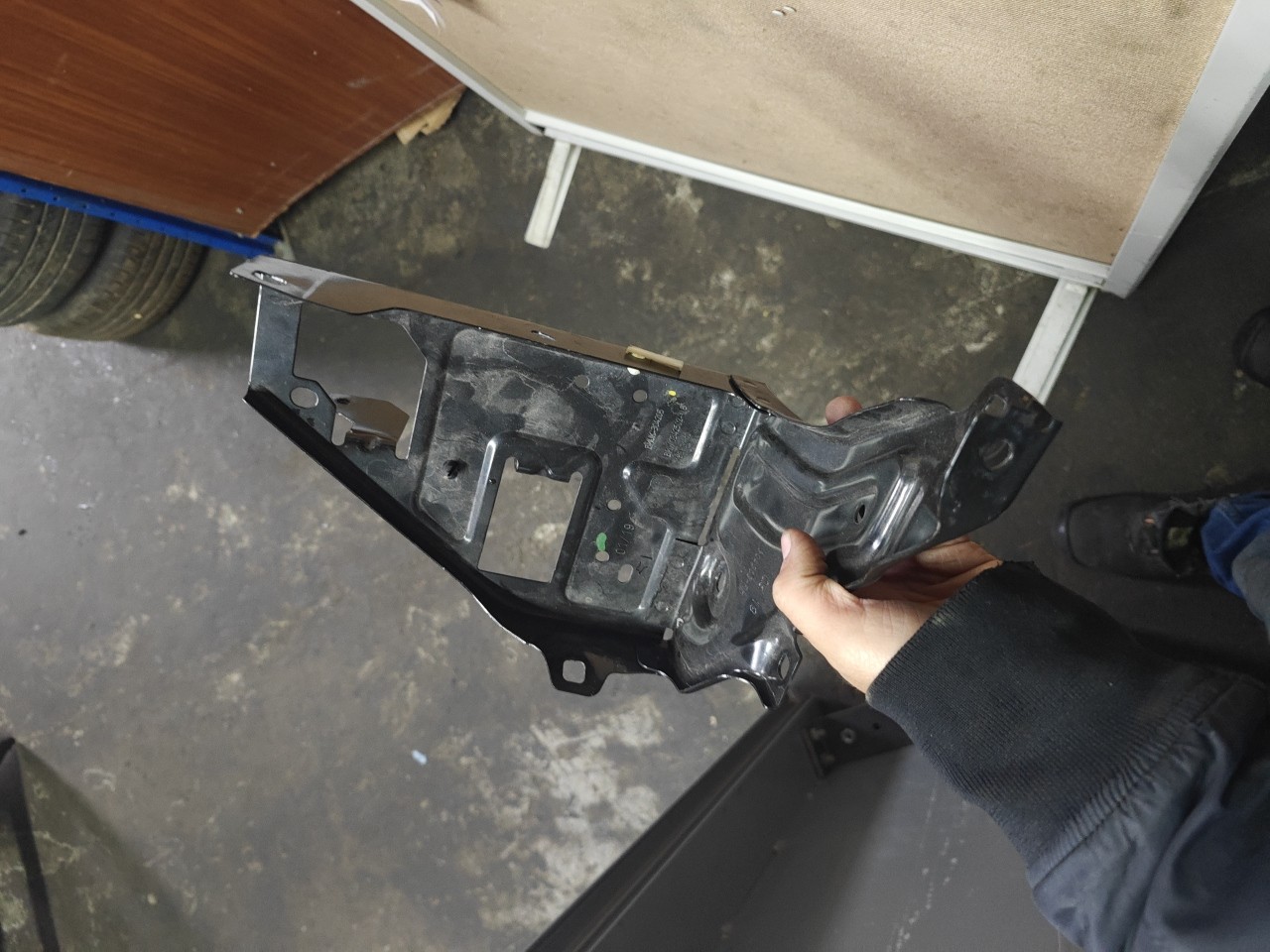 Suporte Do Farol Direito BMW X1 (F48) | 14 - 