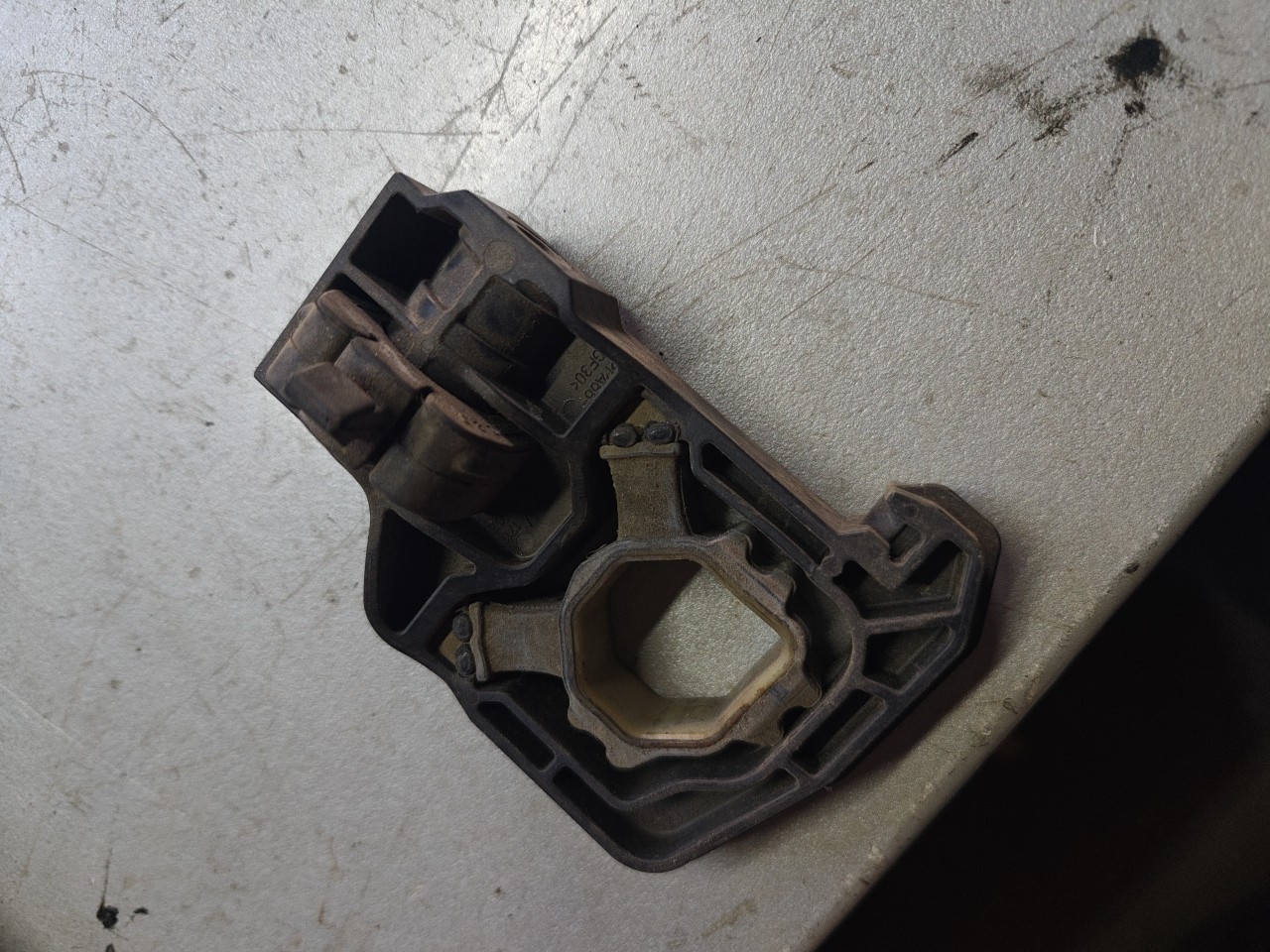 Taco / Suporte pequeno dos radiadores Esquerdo BMW 5 Touring (F11) | 09 - 17