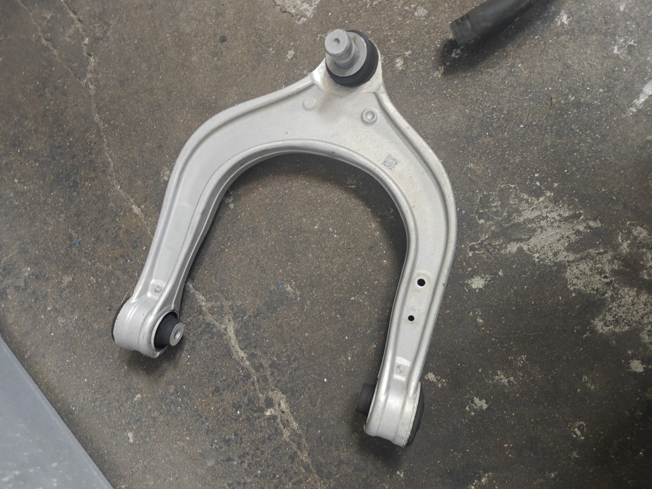 Braço de Suspensão Superior Frente Esquerdo BMW X5 (G05, F95) | 18 - 