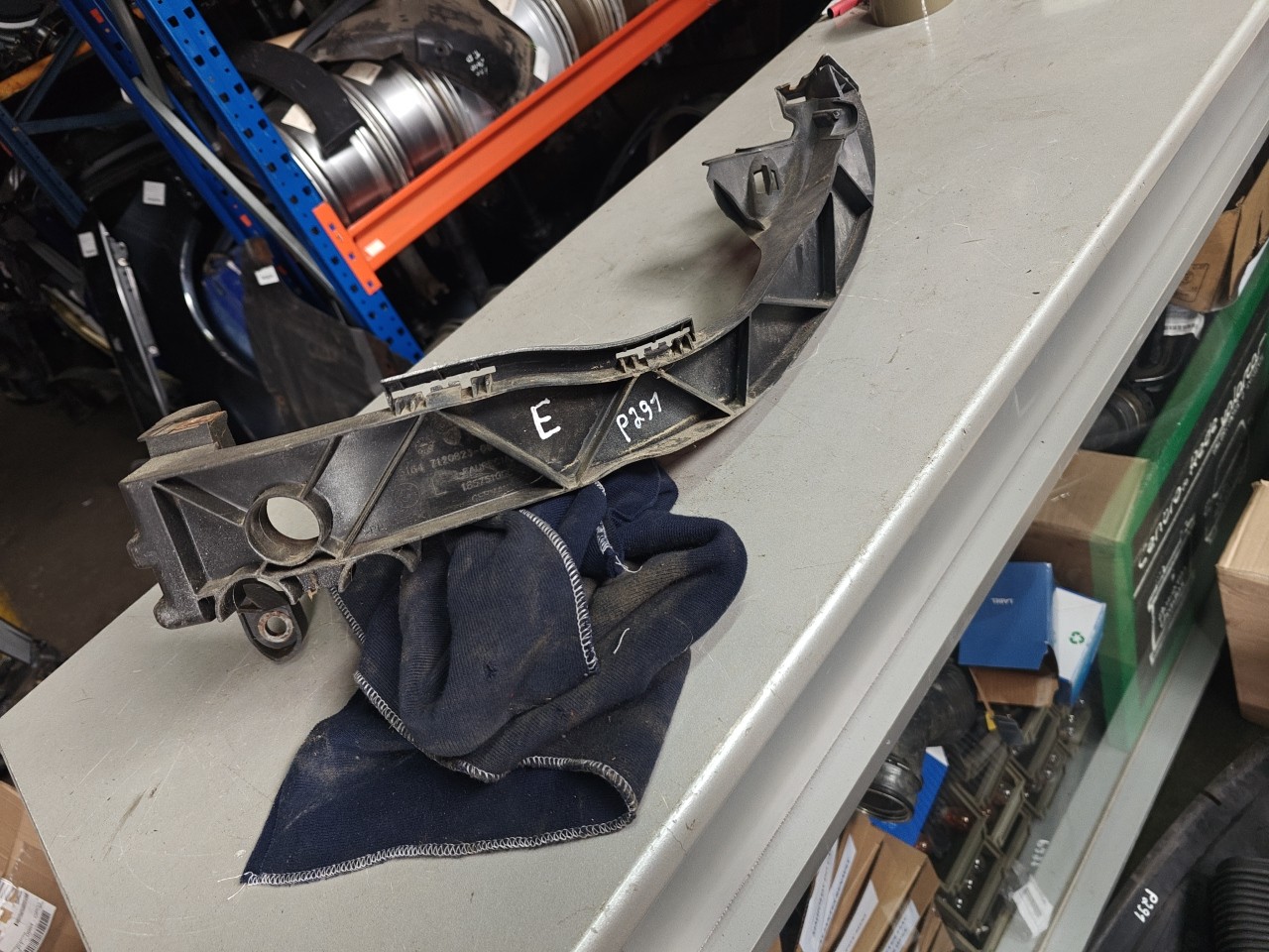 Suporte do Farol Esquerdo BMW 1 (E87) | 03 - 13
