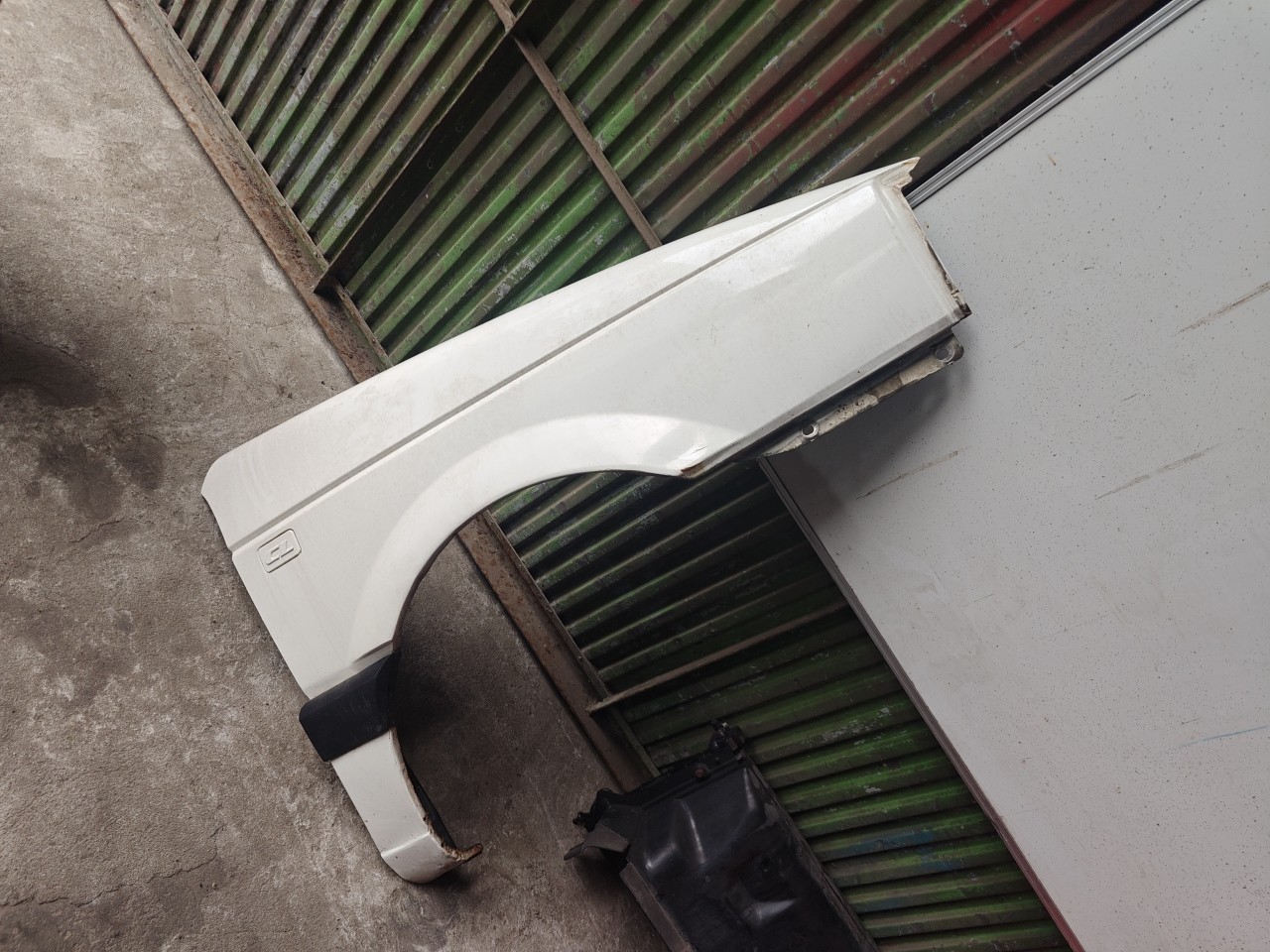 Right Fender VOLKSWAGEN PASSAT (3A2, 35I) | 88 - 97