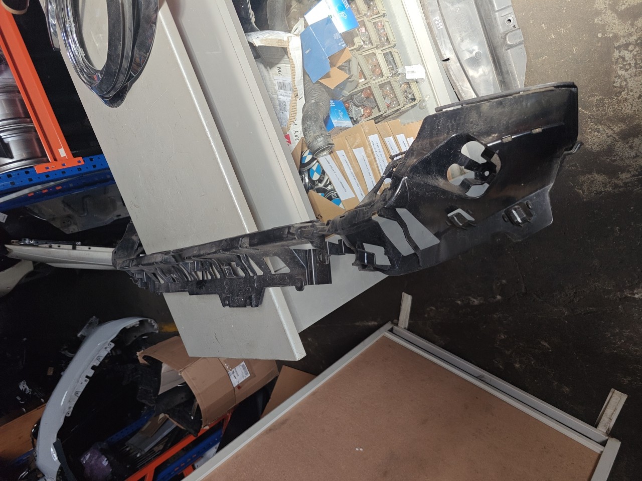 Suporte/ Guia Central do Parachoques Tras BMW 1 (F20) | 11 - 19