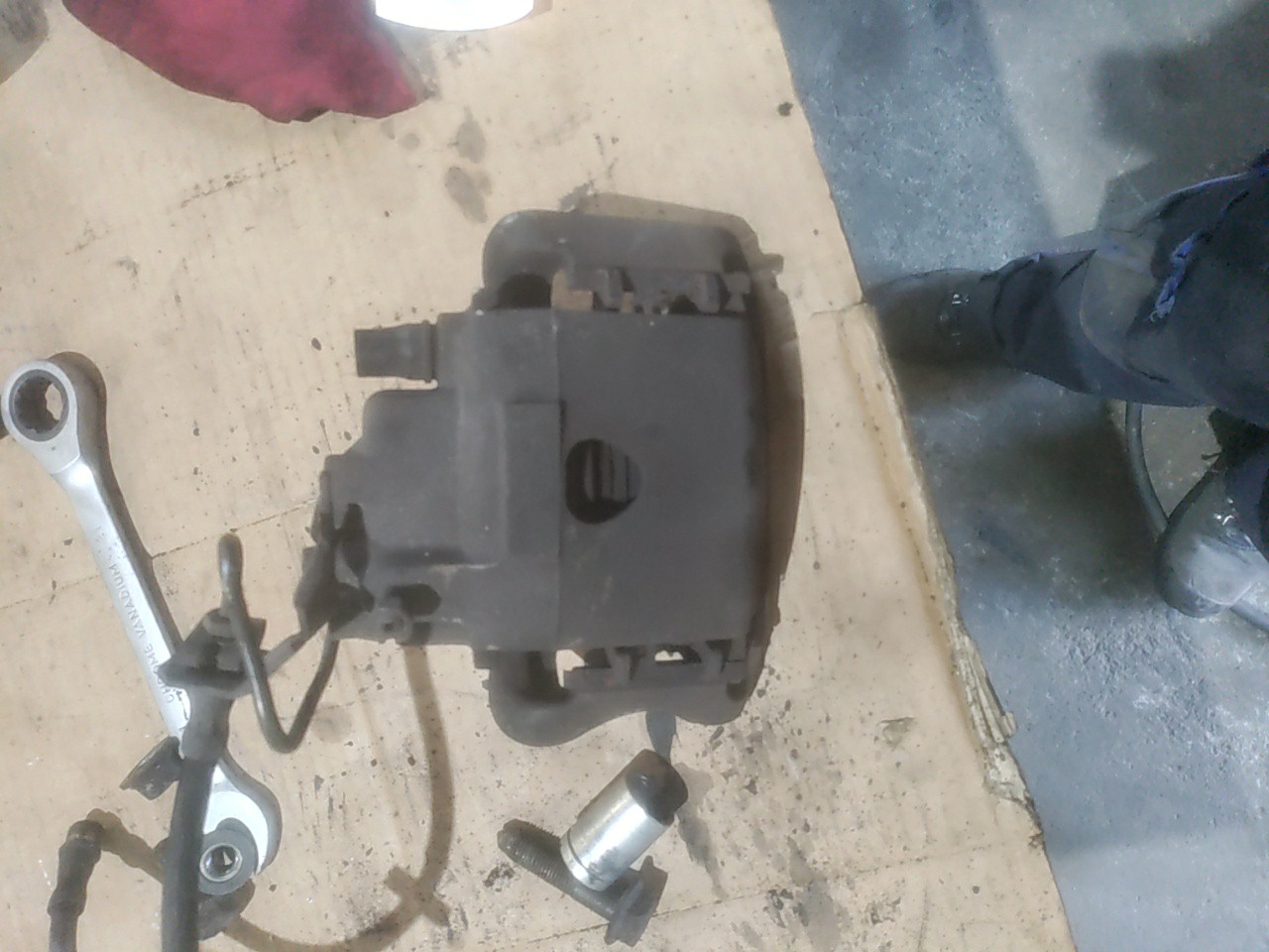 Pinça de Travão Frente Direita Maxila VOLKSWAGEN PASSAT (3A2, 35I) | 88 - 97