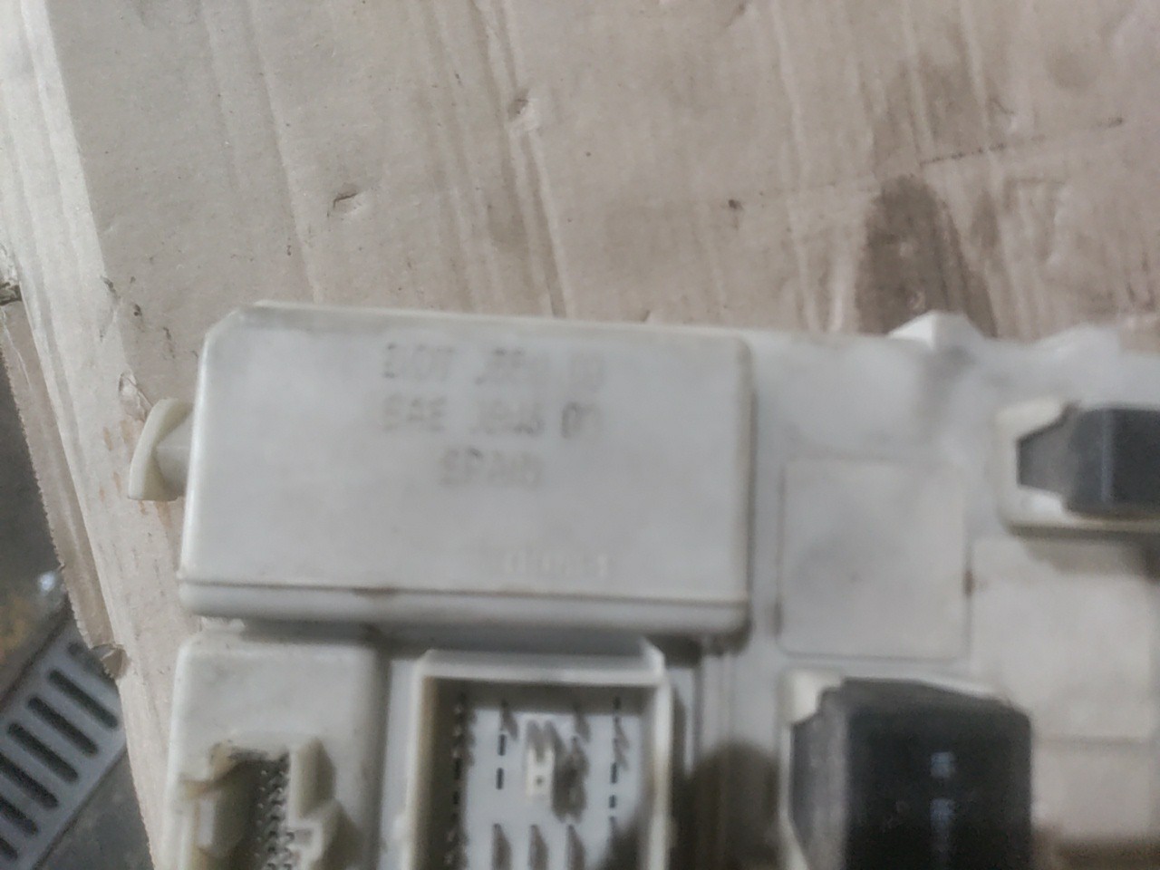 Caixa de Fusiveis / Reles / BSI / SAM VOLVO C30 (533) | 06 - 13 Imagem-3