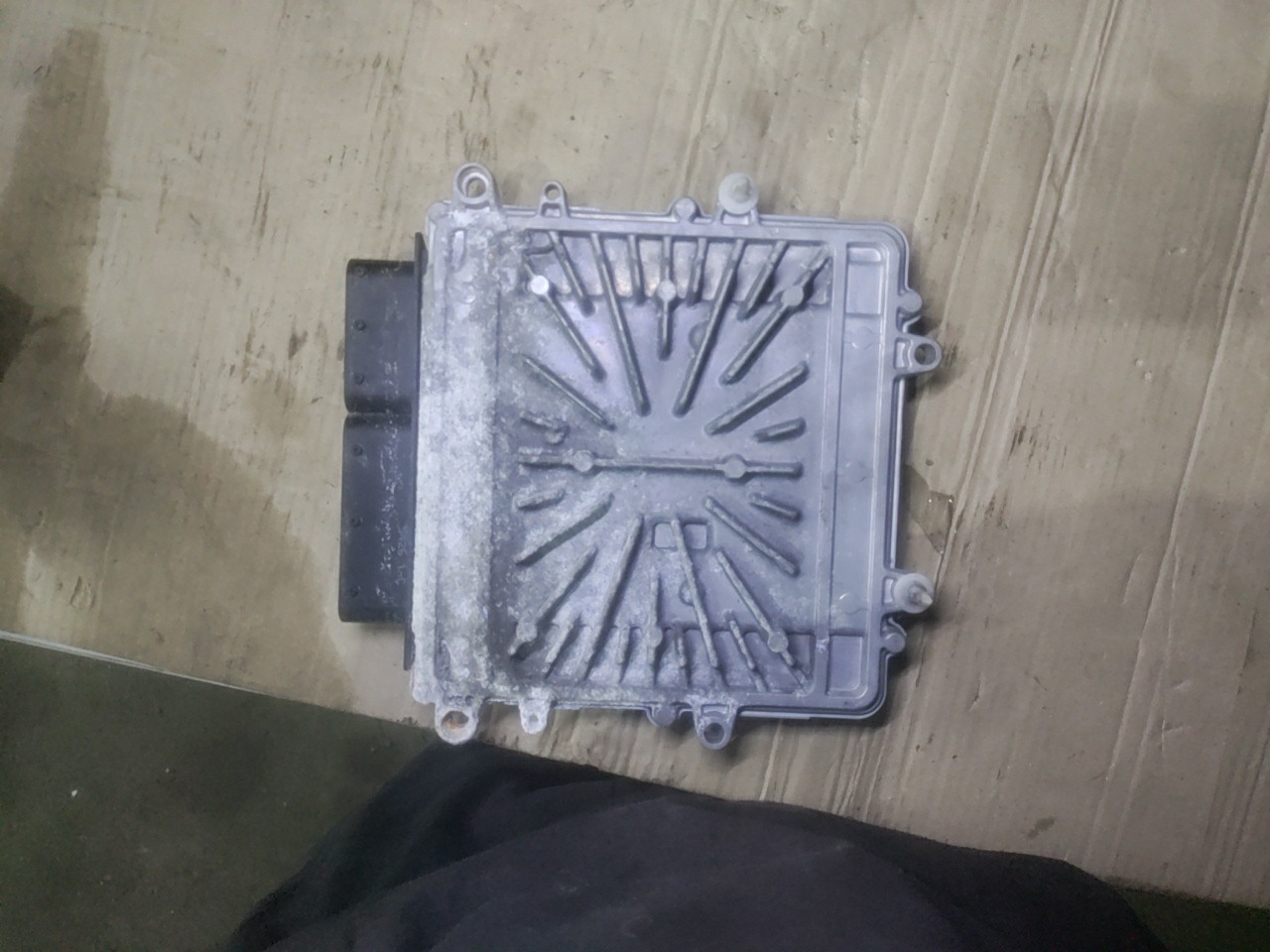 Engine Module VOLVO C30 (533) | 06 - 13 Imagem-2