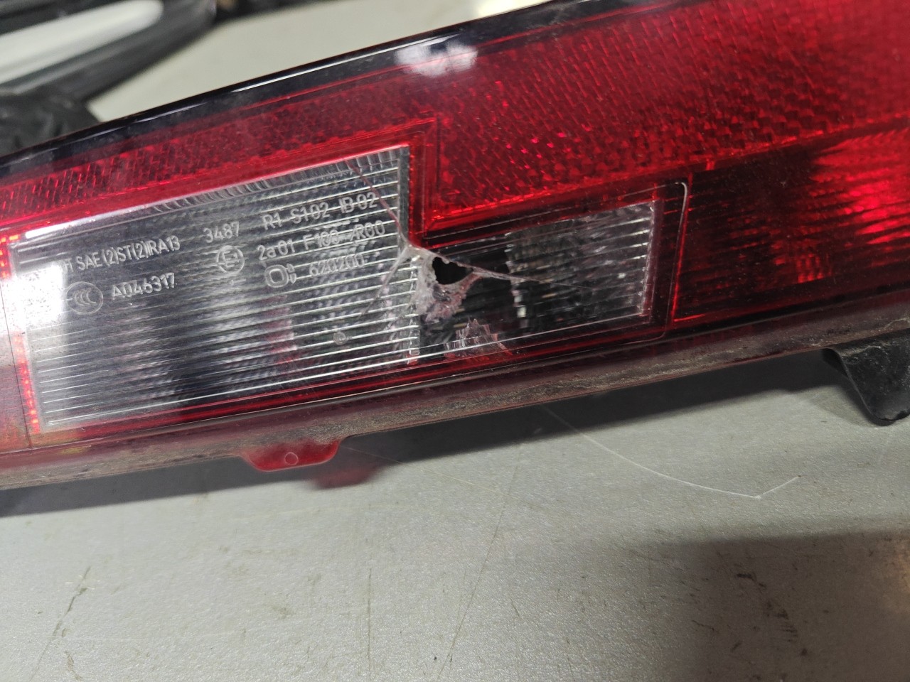Farol de Nevoeiro Tras Esquerdo / farolim BMW i3 (I01) | 13 -  Imagem-1