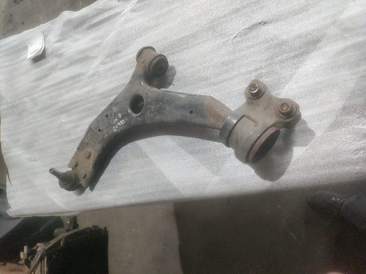 Braço de Suspensão Inferior Frente Esquerdo VOLVO C30 (533) | 06 - 13