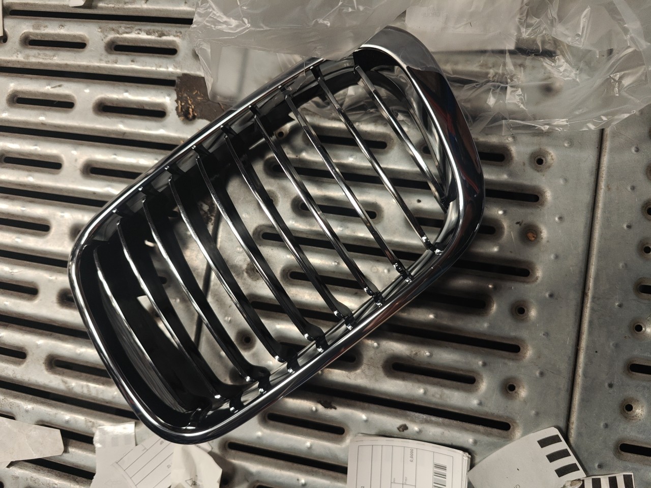 Grelha Superior Esquerda do Parachoques Frente BMW 3 Touring (E46) | 99 - 05