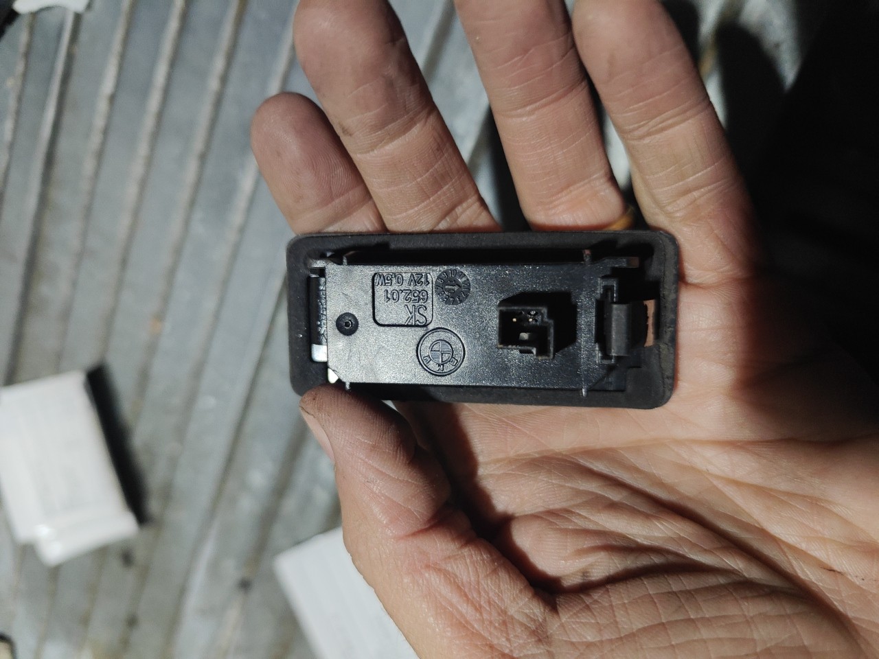 Luz de matricula BMW 3 (E90) | 04 - 12 Imagem-2 Luz de matricula BMW 3 (E90) | 04 - 12 Imagem-2