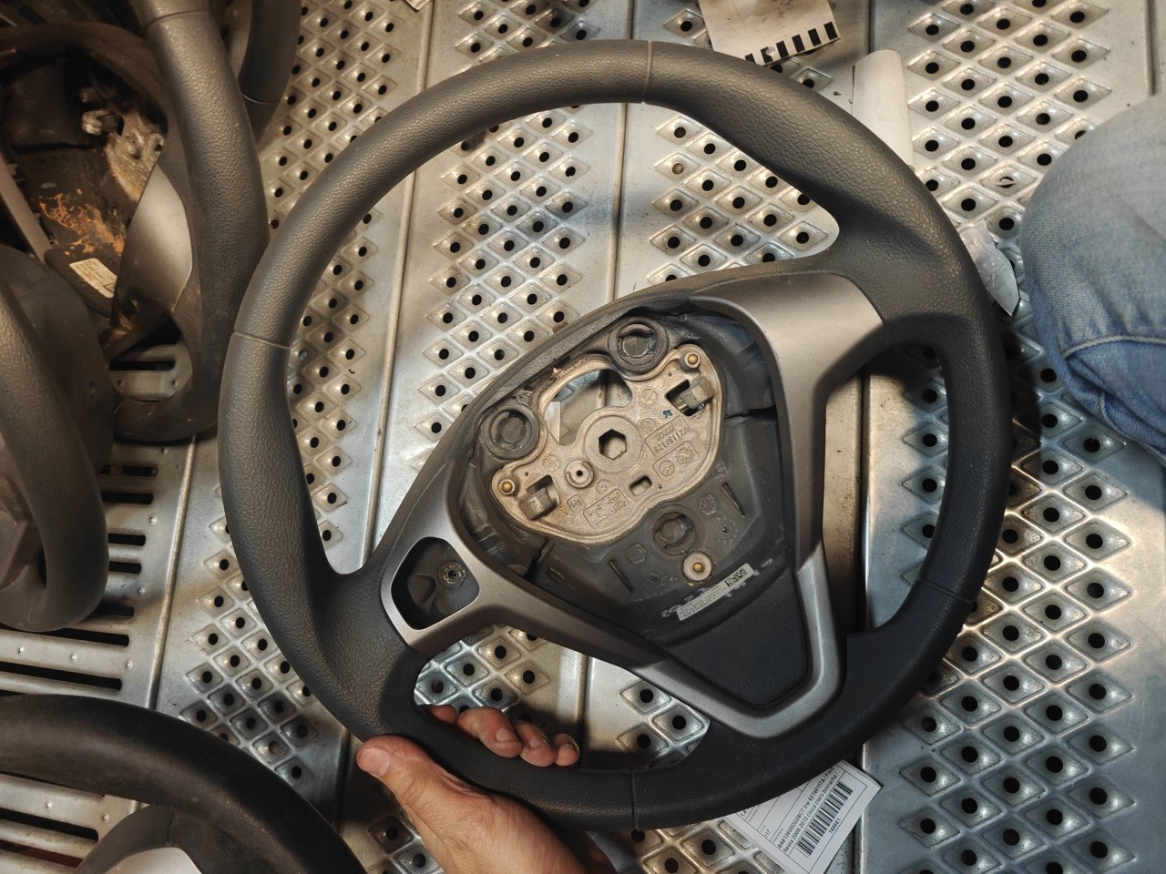 steering wheel FORD FIESTA VI (CB1, CCN) | 08 - 