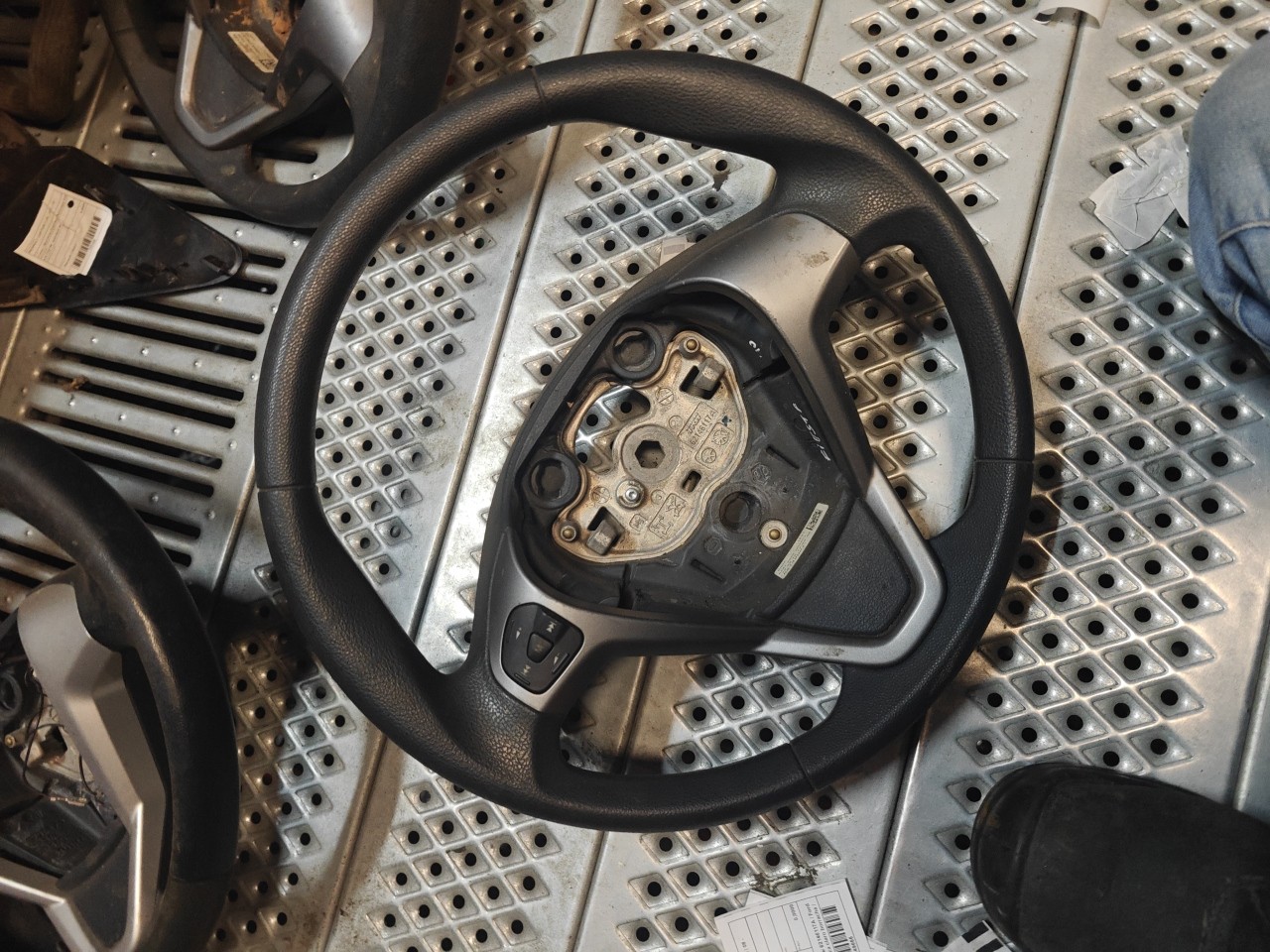 steering wheel FORD FIESTA VI (CB1, CCN) | 08 - 