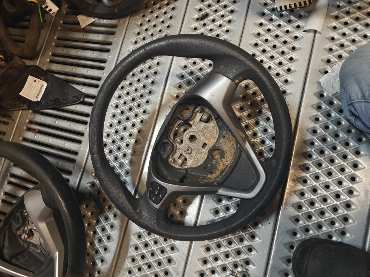 steering wheel FORD FIESTA VI (CB1, CCN) | 08 - 