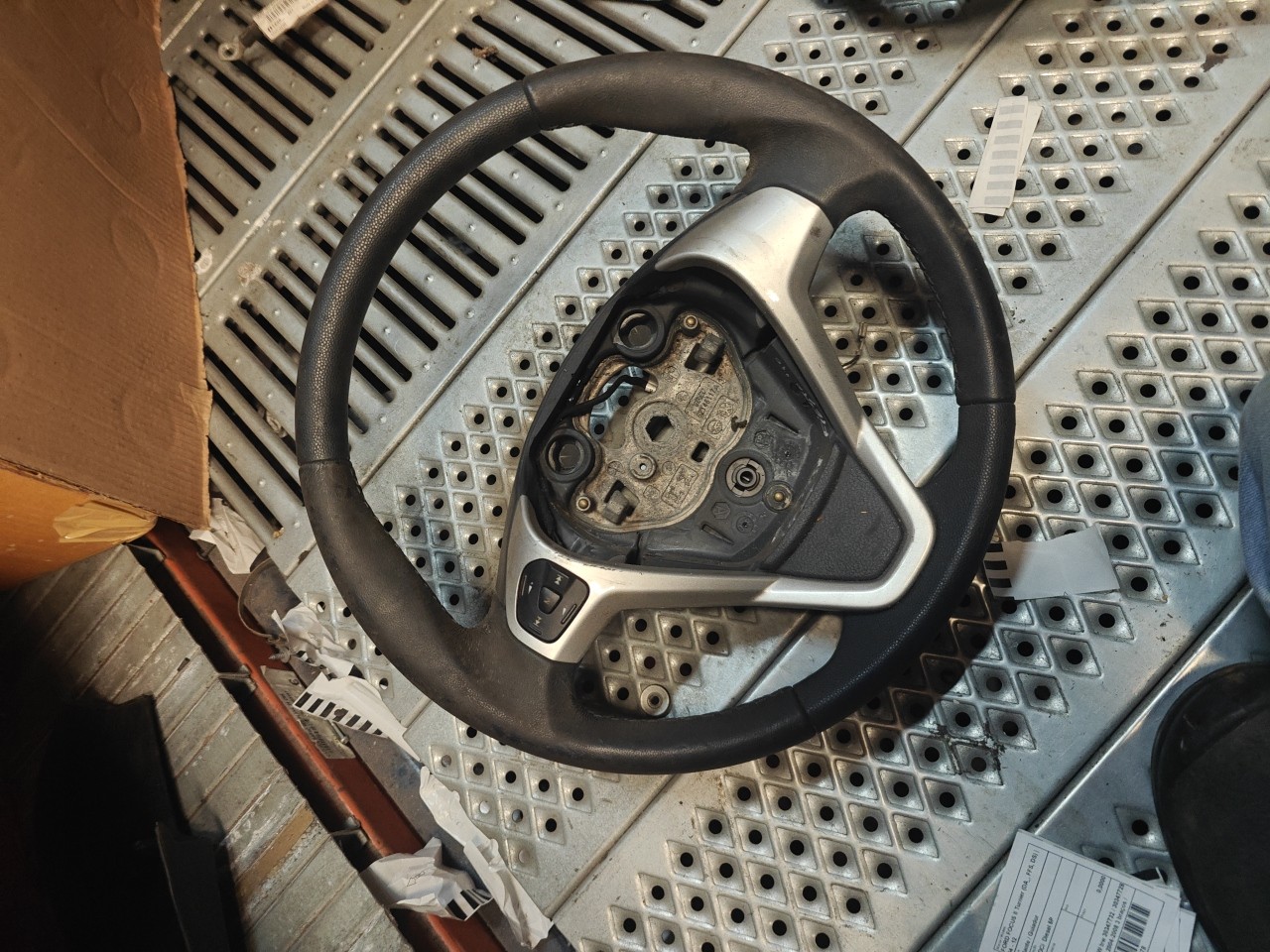 steering wheel FORD FIESTA VI (CB1, CCN) | 08 - 