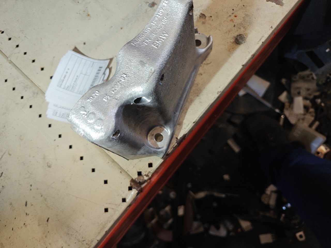 Apoio / Suporte do Motor MINI MINI (F55) | 13 - 