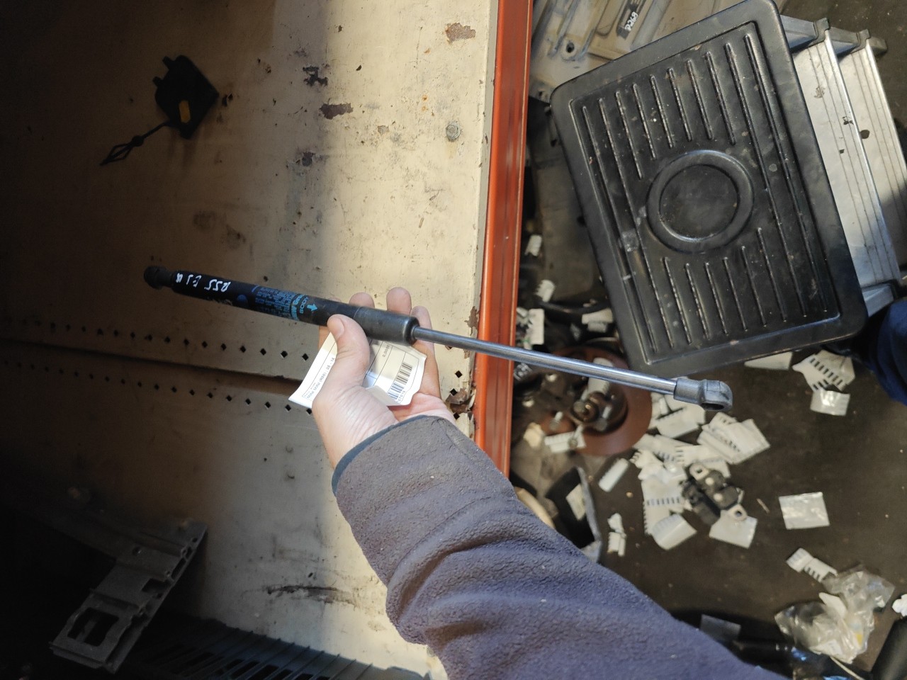 Amortecedor da Mala MINI MINI CLUBMAN (R55) | 06 - 15