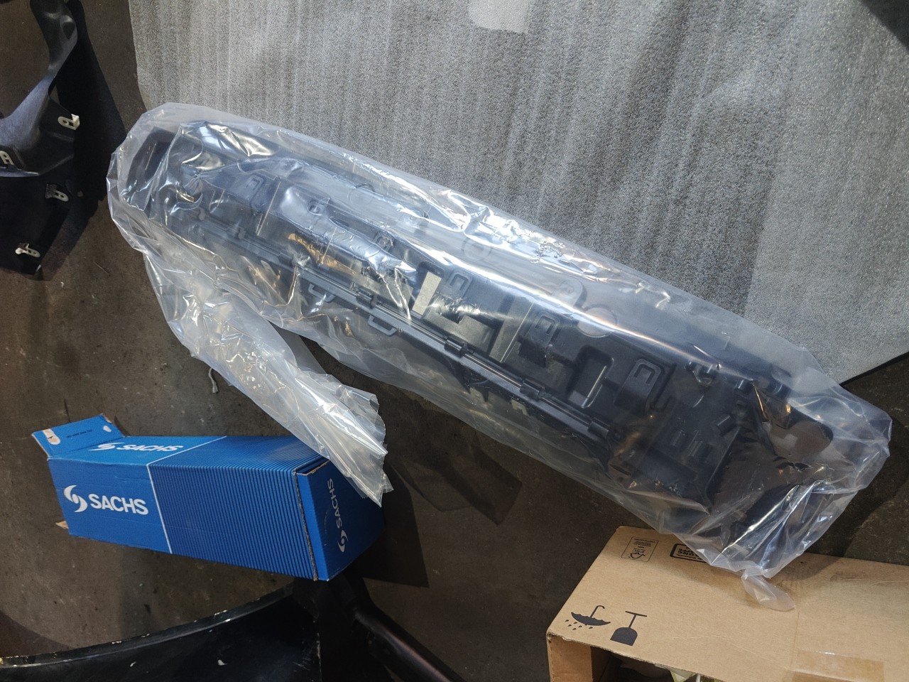 Suporte/ Guia Central do Parachoques Tras BMW X4 (G02, F98) | 18 - 