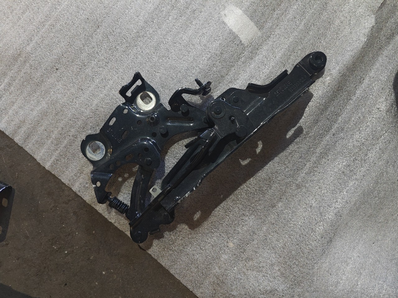 Dobradiça do Capot Direita MINI MINI (F56) | 13 - 