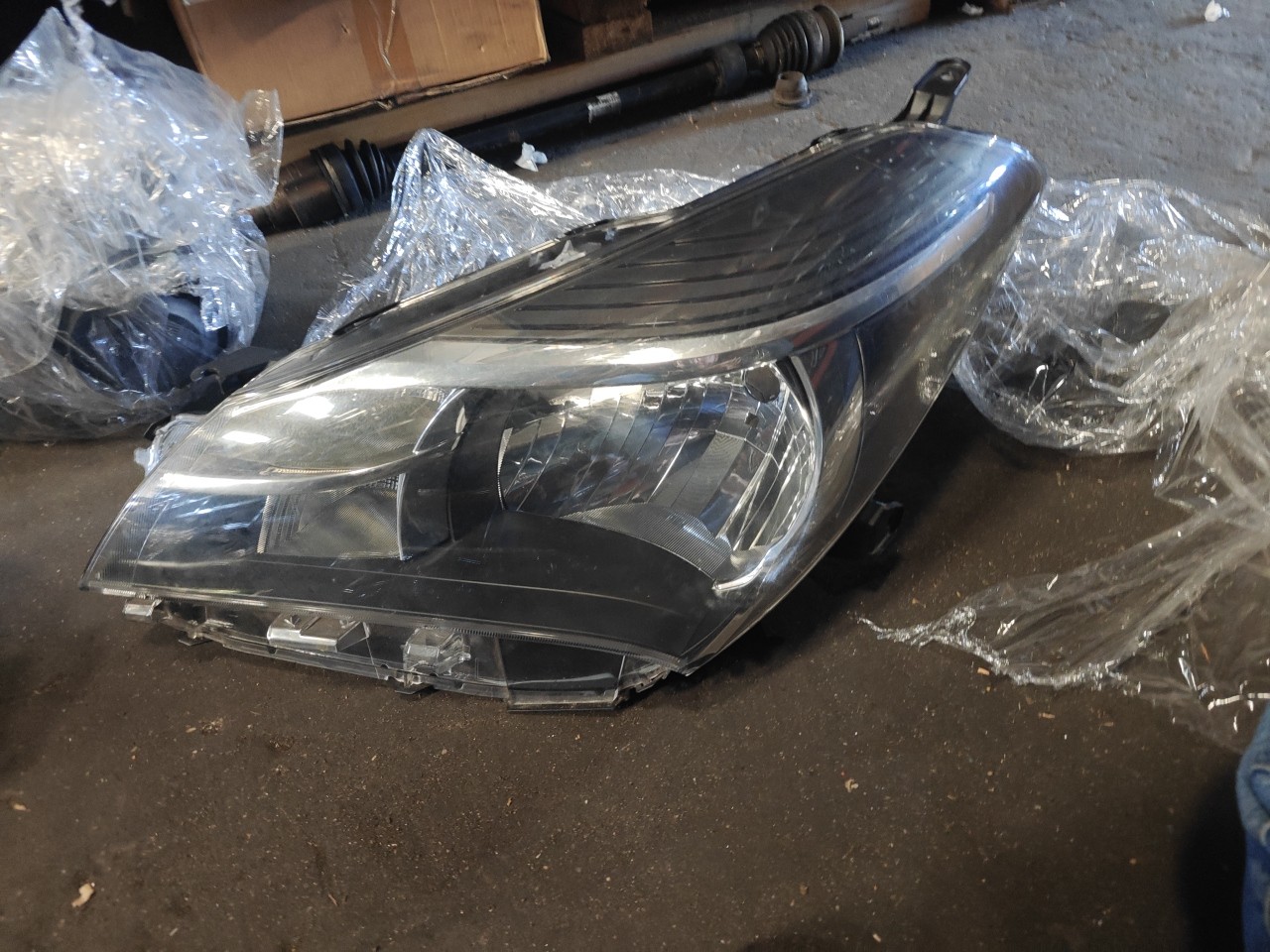 Farol Frente Esquerdo / Otica Esquerda TOYOTA YARIS (_P15_) | 13 - 