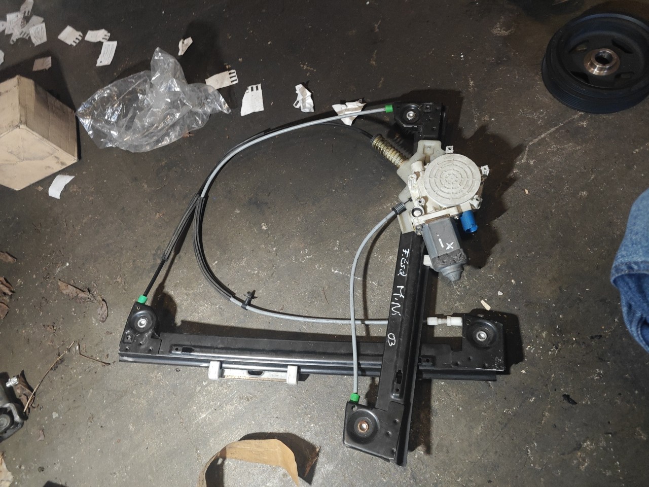 Elevador de Vidro Frente Esquerdo MINI MINI (R50, R53) | 01 - 06