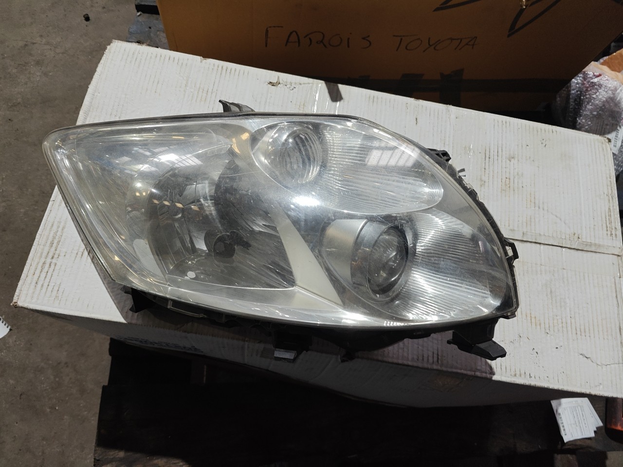 Farol Frente Direito / Otica Direita TOYOTA AURIS (_E15_) | 06 - 12