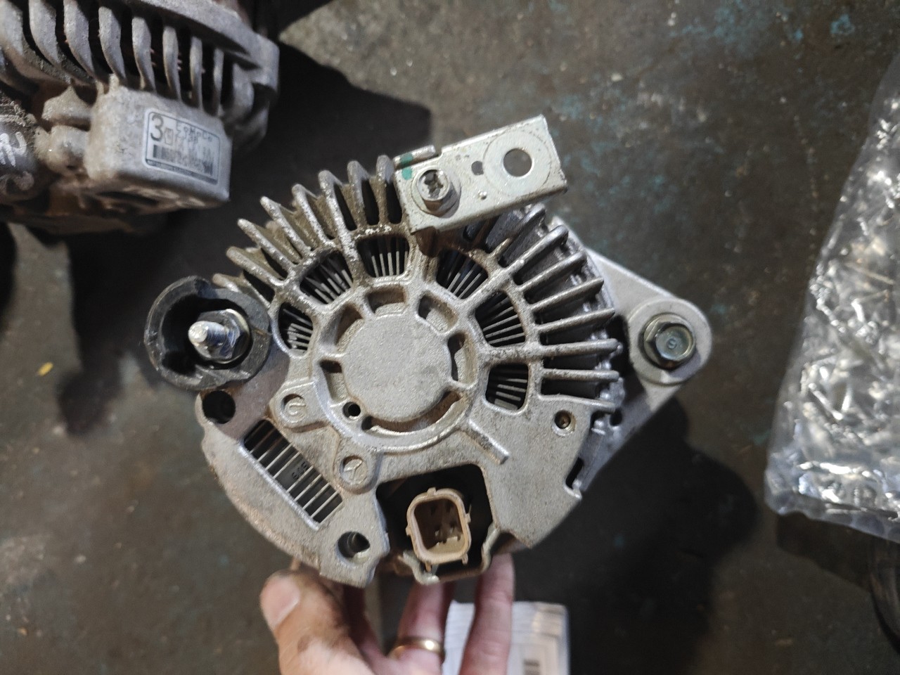 Alternador HONDA JAZZ III (GE_, GG_, GP_, ZA_) | 07 -  Imagem-2 Alternador HONDA JAZZ III (GE_, GG_, GP_, ZA_) | 07 -  Imagem-2