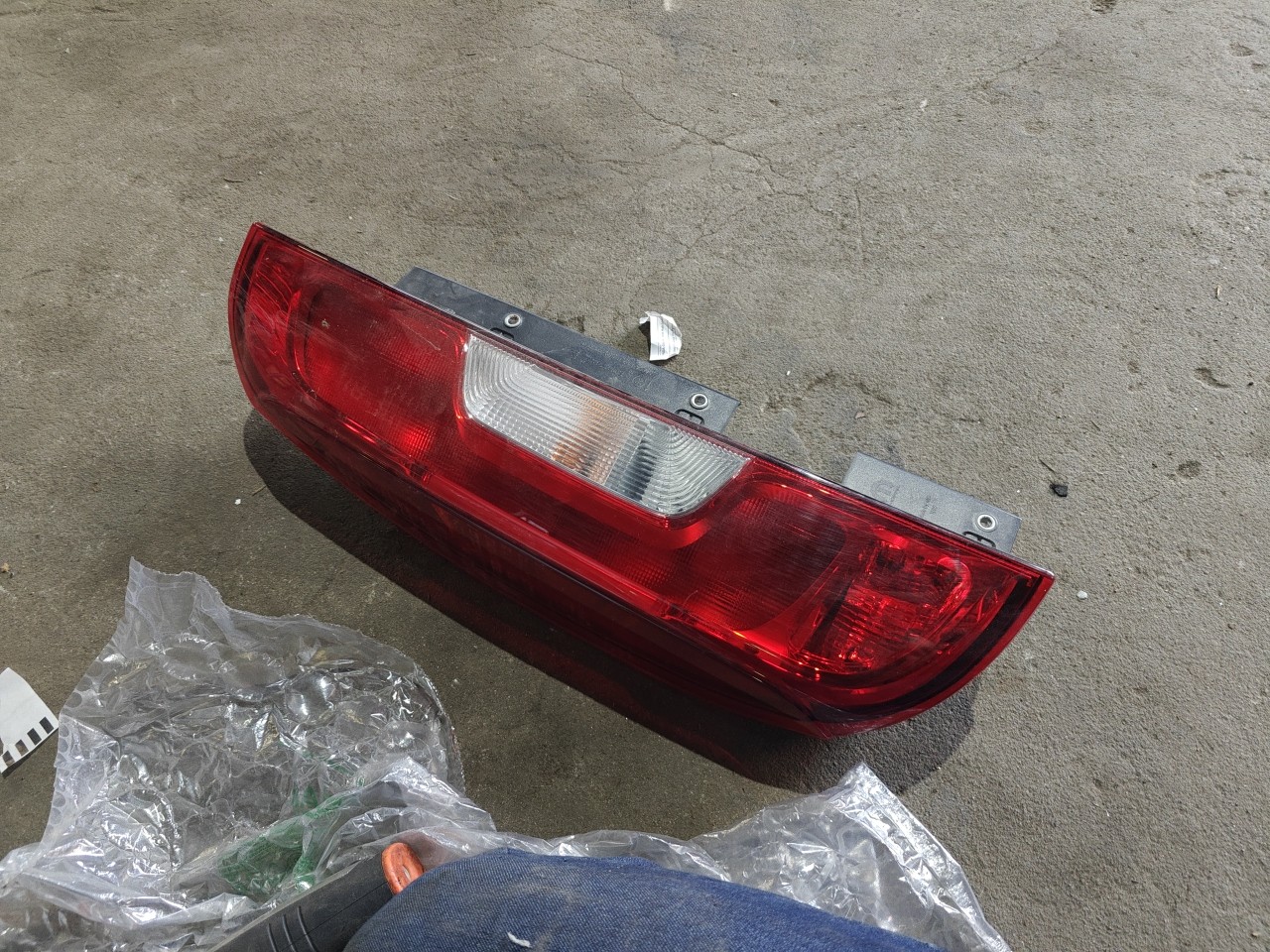 Farolim Esquerdo Painel Lanterna Esquerda Ilharga FIAT DOBLO Camião de plataforma/chassis (263_) | 10 - 