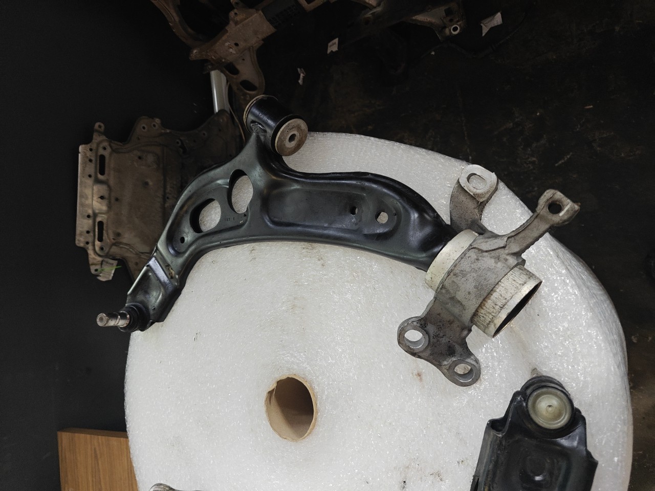 Braço de Suspensão Inferior Frente Esquerdo BMW 1 (F40) | 19 - 