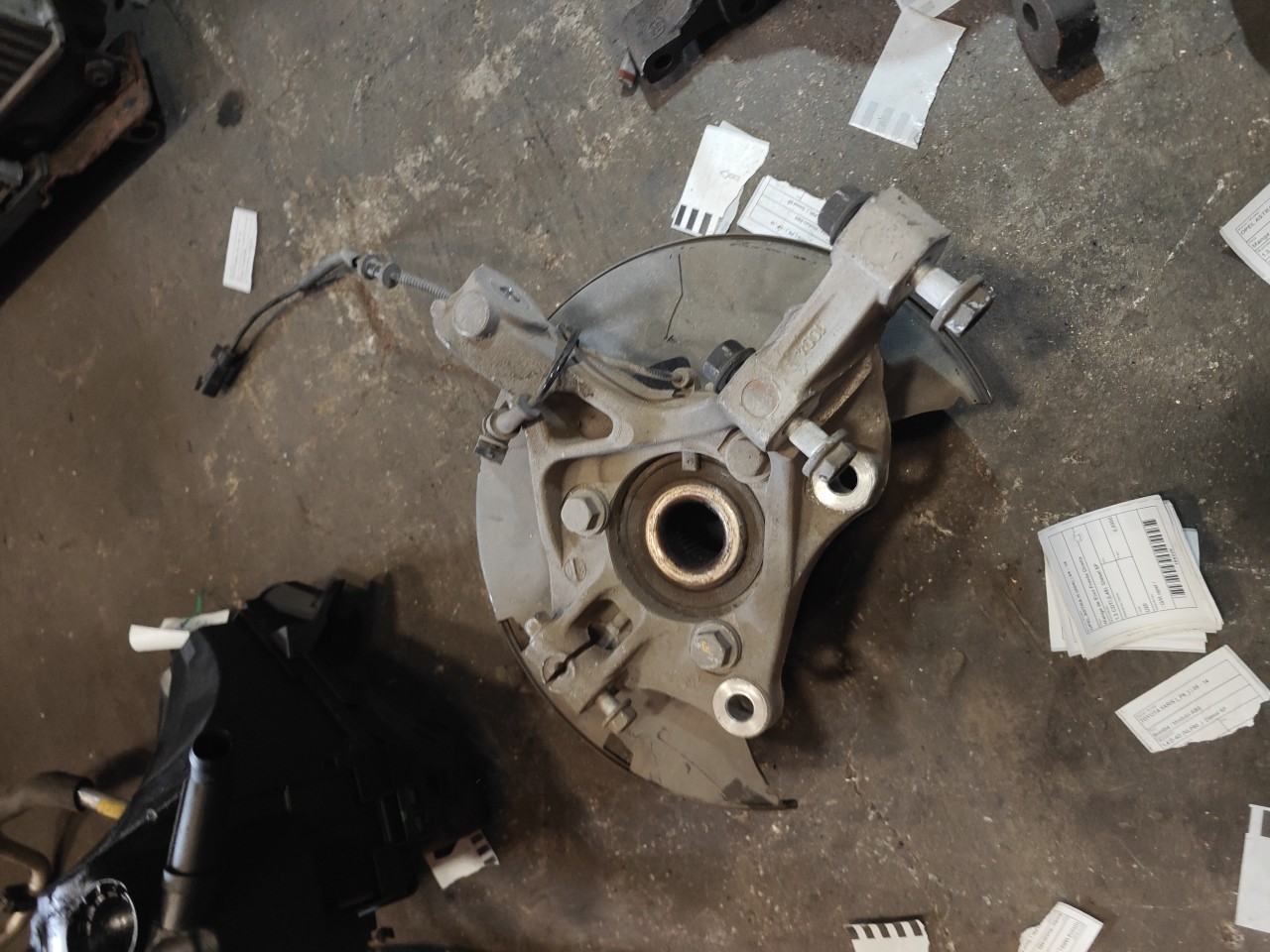 Manga de Eixo Frente Esquerda OPEL ASTRA J Sports Tourer (P10) | 10 - 15 Imagem-2 Manga de Eixo Frente Esquerda OPEL ASTRA J Sports Tourer (P10) | 10 - 15 Imagem-2