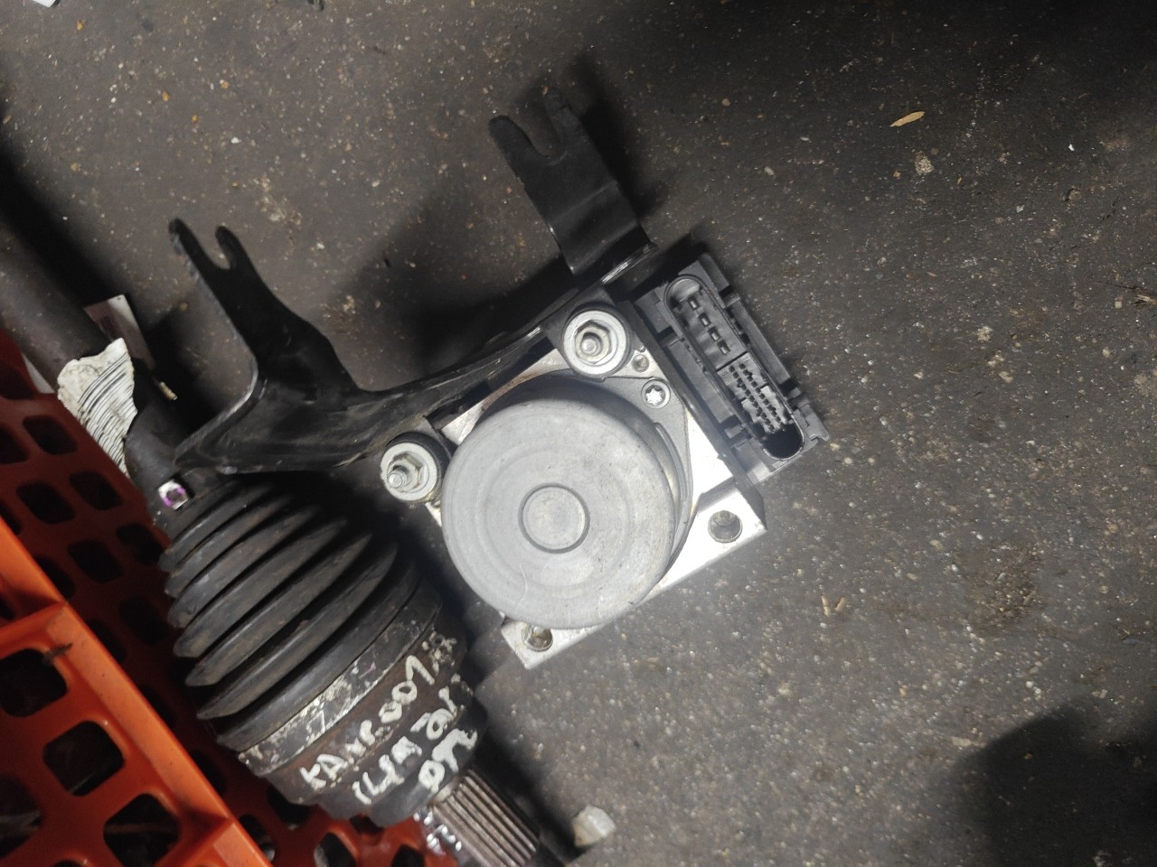 Bomba / Modulo ABS RENAULT CLIO III (BR0/1, CR0/1) | 05 - 