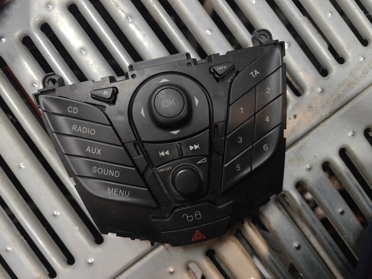 Comutador do Radio / Manete FORD FIESTA VI (CB1, CCN) | 08 - 
