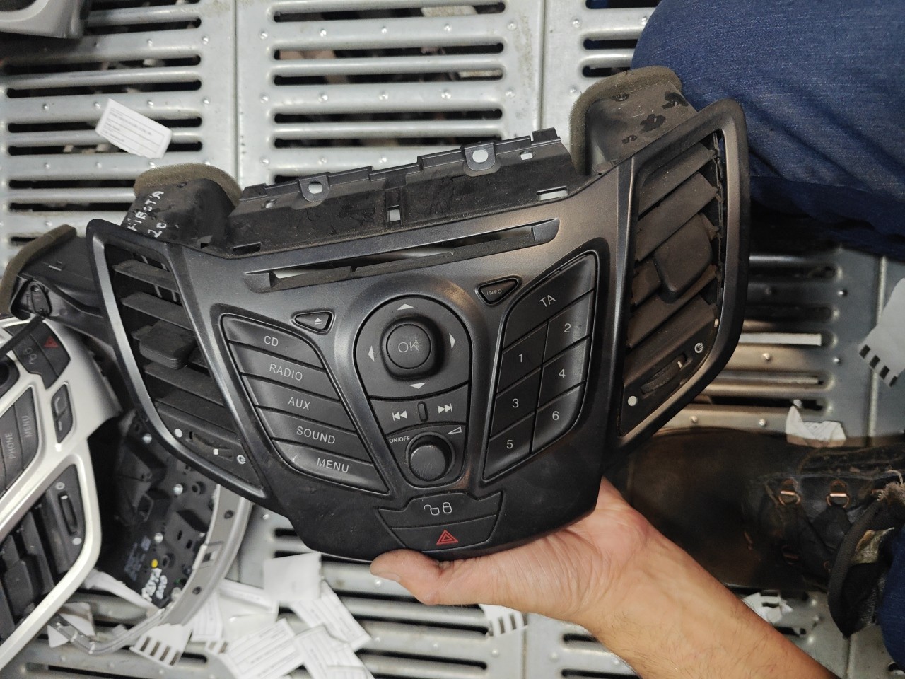 Comutador do Radio / Manete FORD FIESTA VI (CB1, CCN) | 08 - 