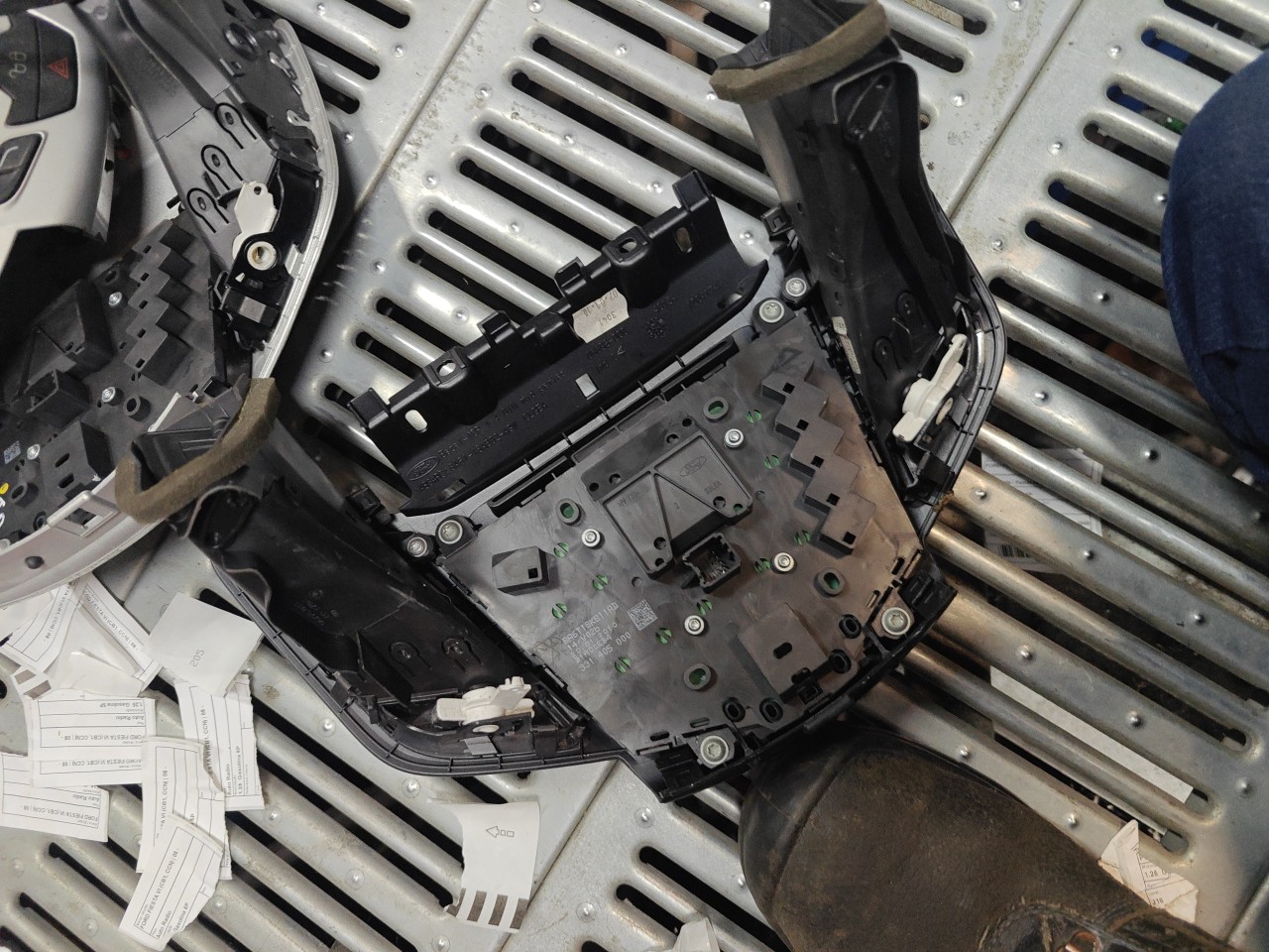 Comutador do Radio / Manete FORD FIESTA VI (CB1, CCN) | 08 -  Imagem-2 Comutador do Radio / Manete FORD FIESTA VI (CB1, CCN) | 08 -  Imagem-2