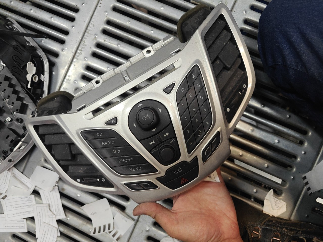 Comutador do Radio / Manete FORD FIESTA VI (CB1, CCN) | 08 - 