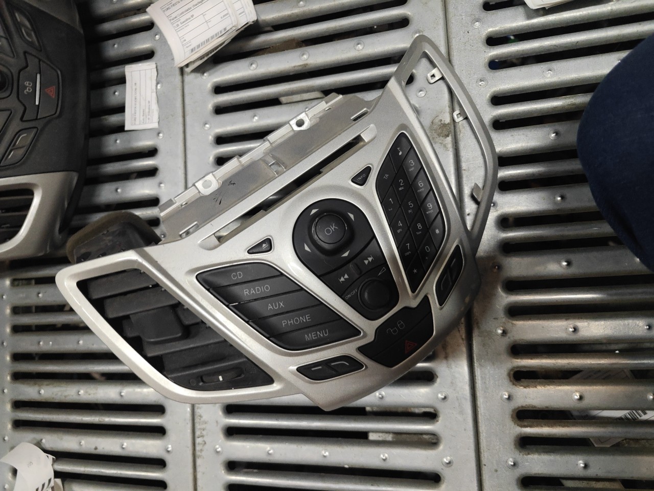 Comutador do Radio / Manete FORD FIESTA VI (CB1, CCN) | 08 - 