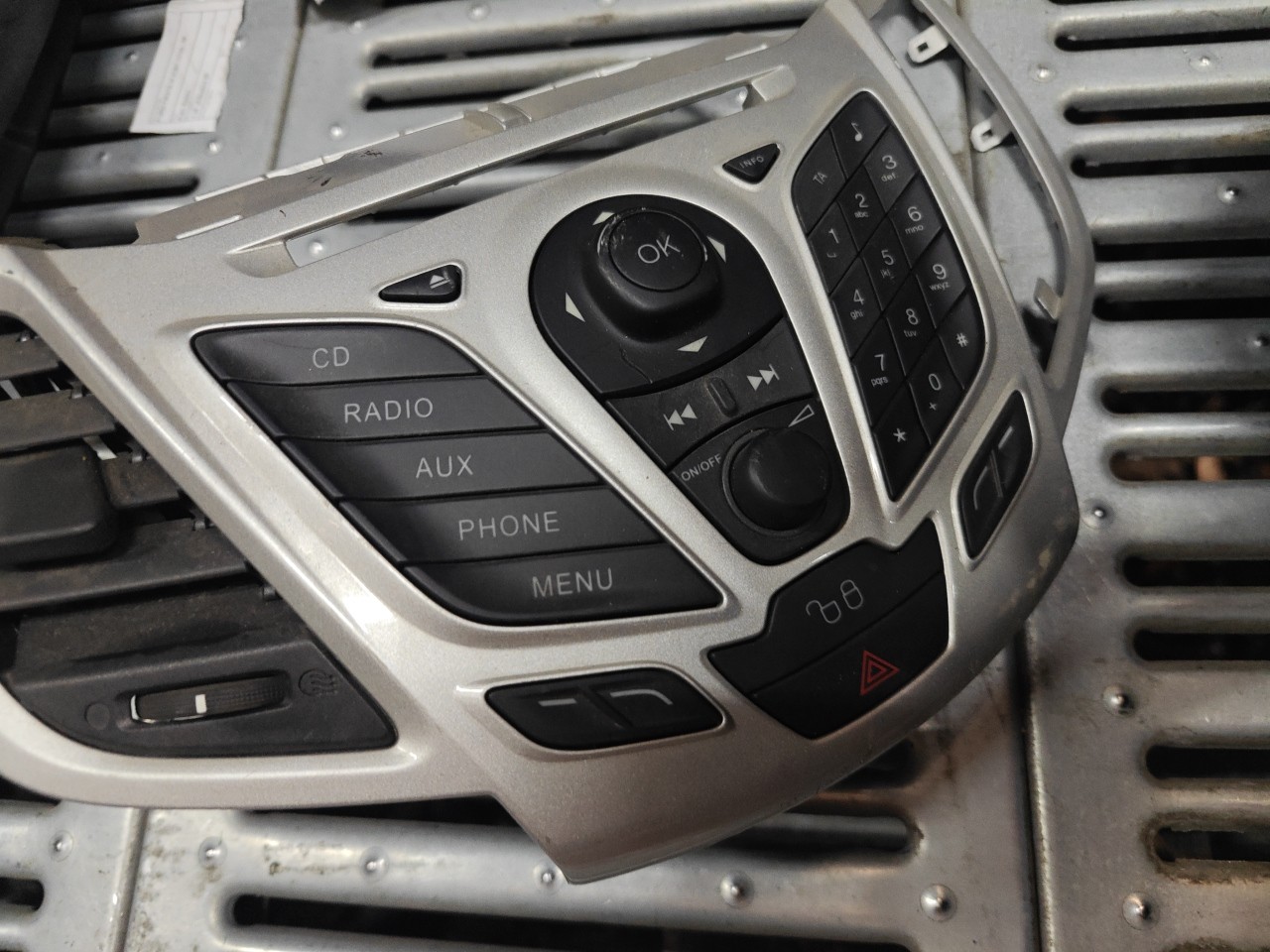 Comutador do Radio / Manete FORD FIESTA VI (CB1, CCN) | 08 -  Imagem-1 Comutador do Radio / Manete FORD FIESTA VI (CB1, CCN) | 08 -  Imagem-1