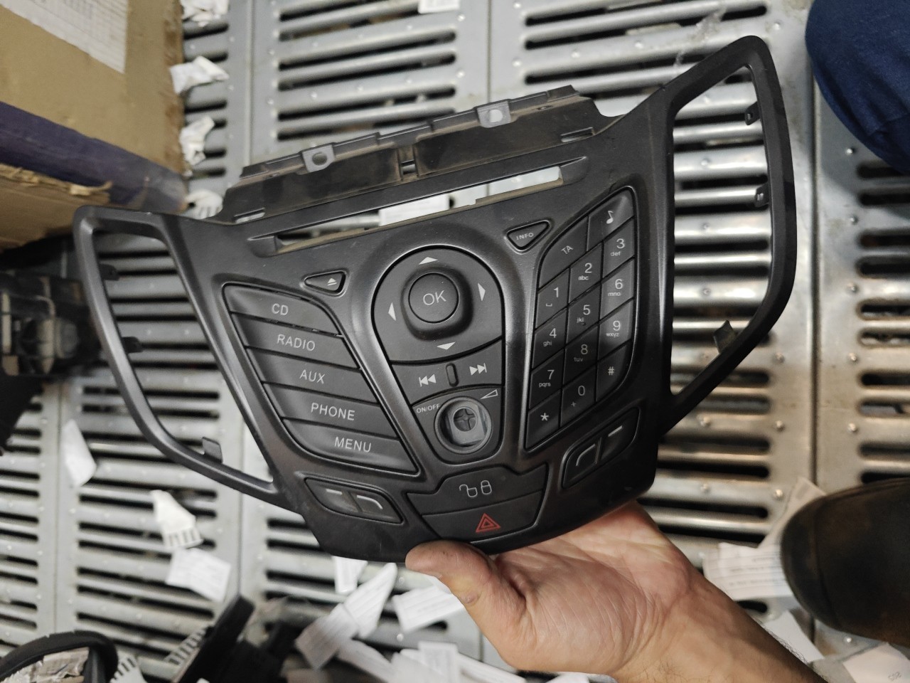 Comutador do Radio / Manete FORD FIESTA VI (CB1, CCN) | 08 - 
