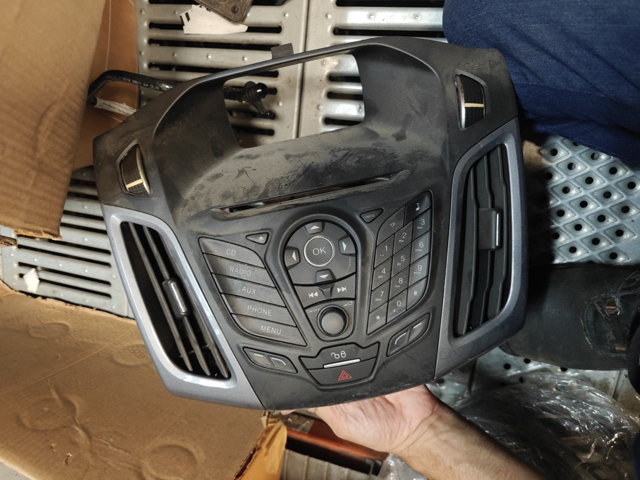 Comutador do Radio / Manete FORD FOCUS III | 10 - 
