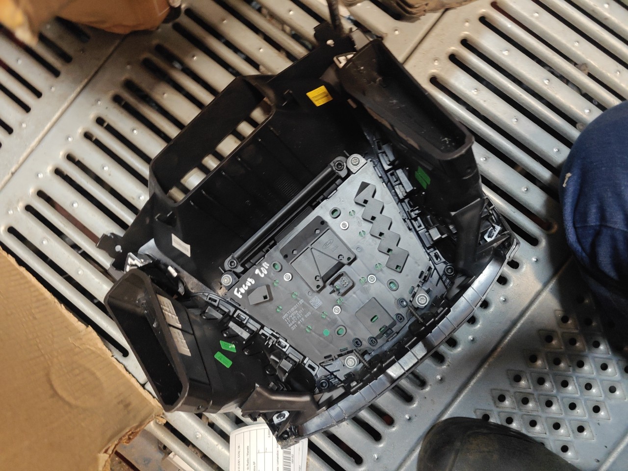 Comutador do Radio / Manete FORD FOCUS III | 10 -  Imagem-2 Comutador do Radio / Manete FORD FOCUS III | 10 -  Imagem-2