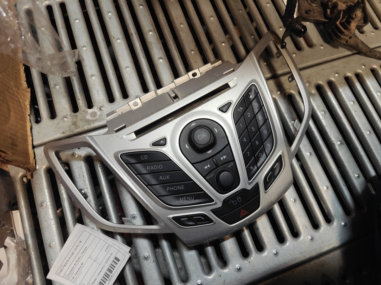 Comutador do Radio / Manete FORD FIESTA VI (CB1, CCN) | 08 - 