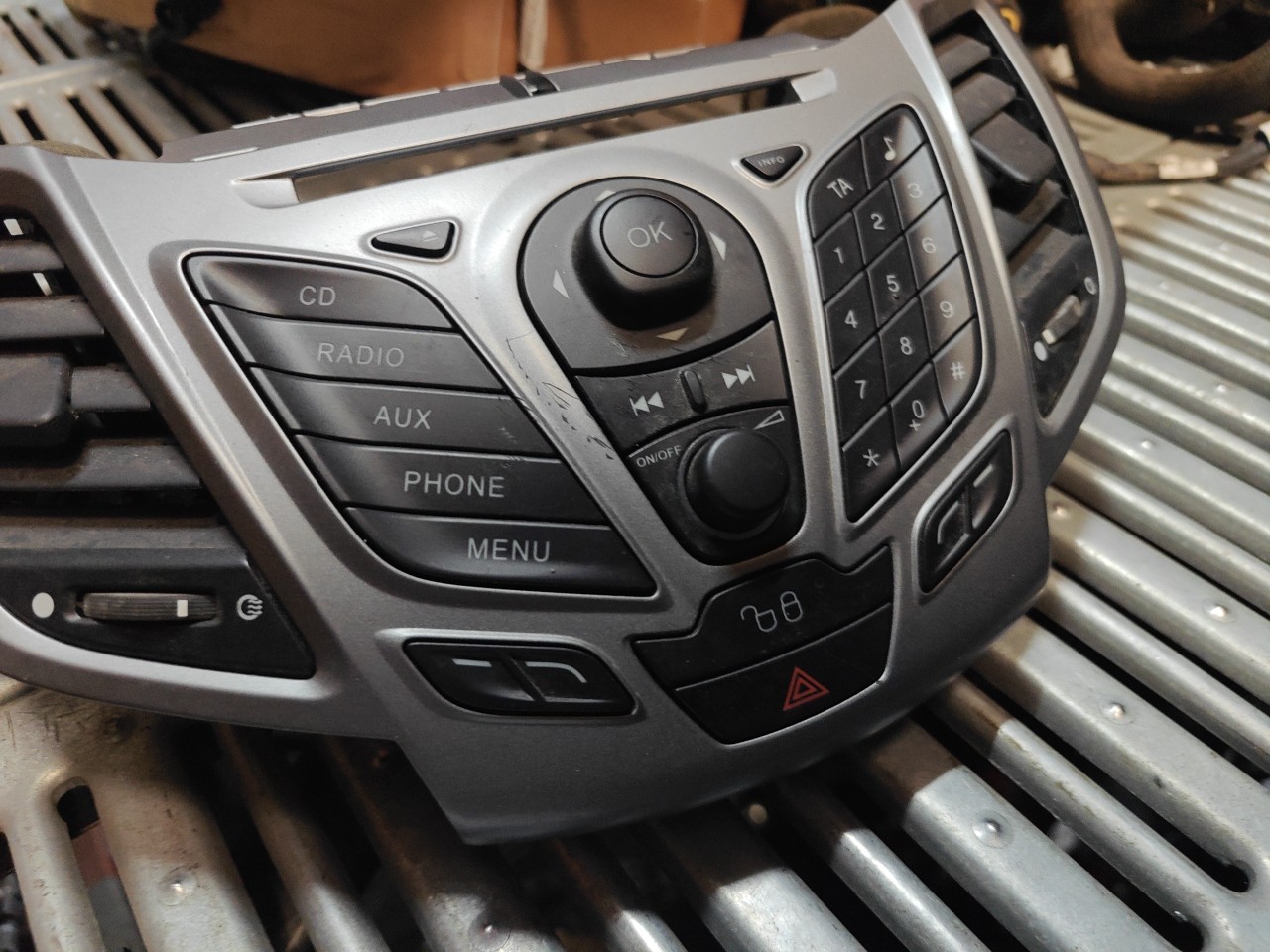 Comutador do Radio / Manete FORD FIESTA VI (CB1, CCN) | 08 -  Imagem-1 Comutador do Radio / Manete FORD FIESTA VI (CB1, CCN) | 08 -  Imagem-1