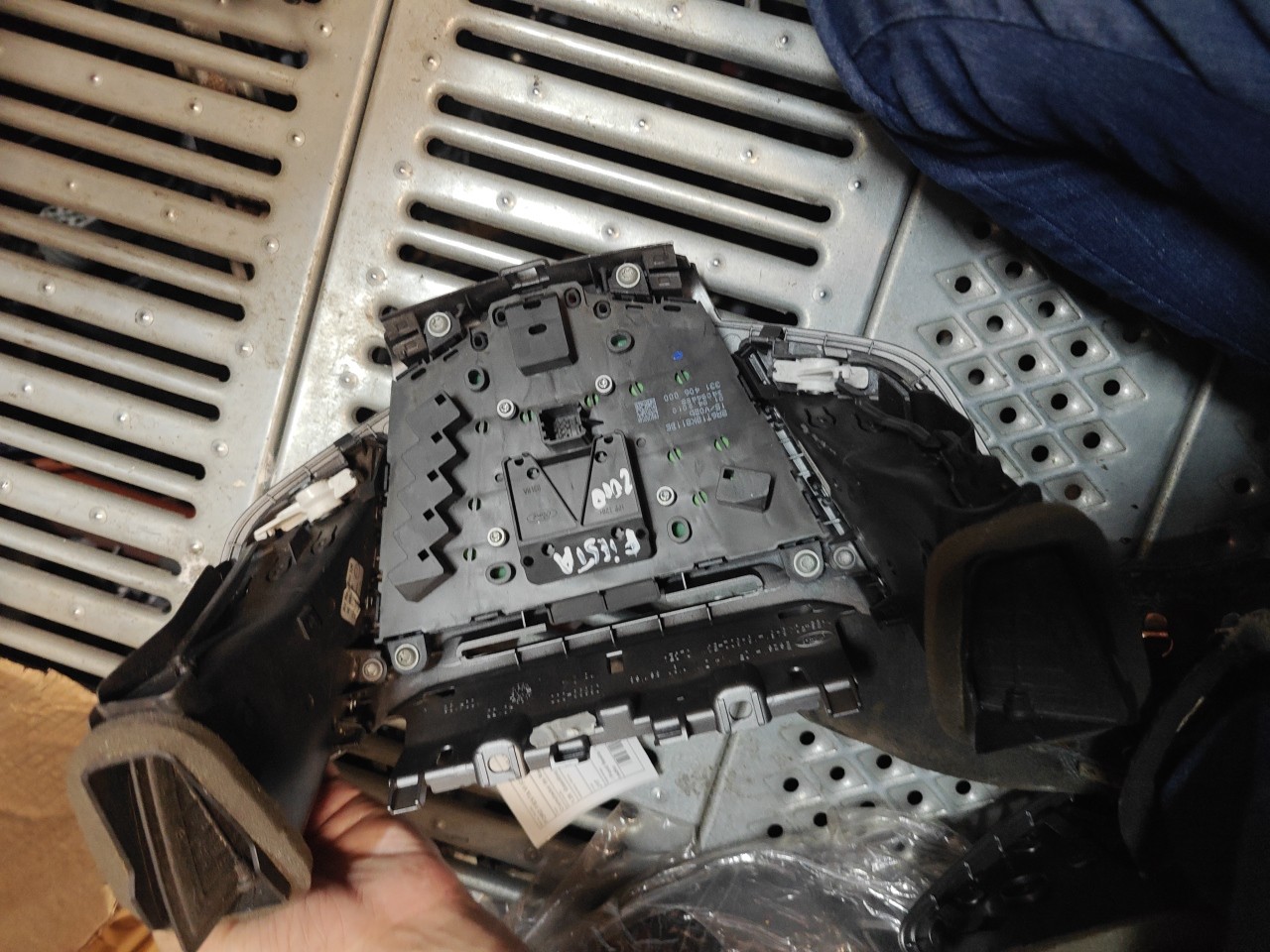 Comutador do Radio / Manete FORD FIESTA VI (CB1, CCN) | 08 -  Imagem-2 Comutador do Radio / Manete FORD FIESTA VI (CB1, CCN) | 08 -  Imagem-2