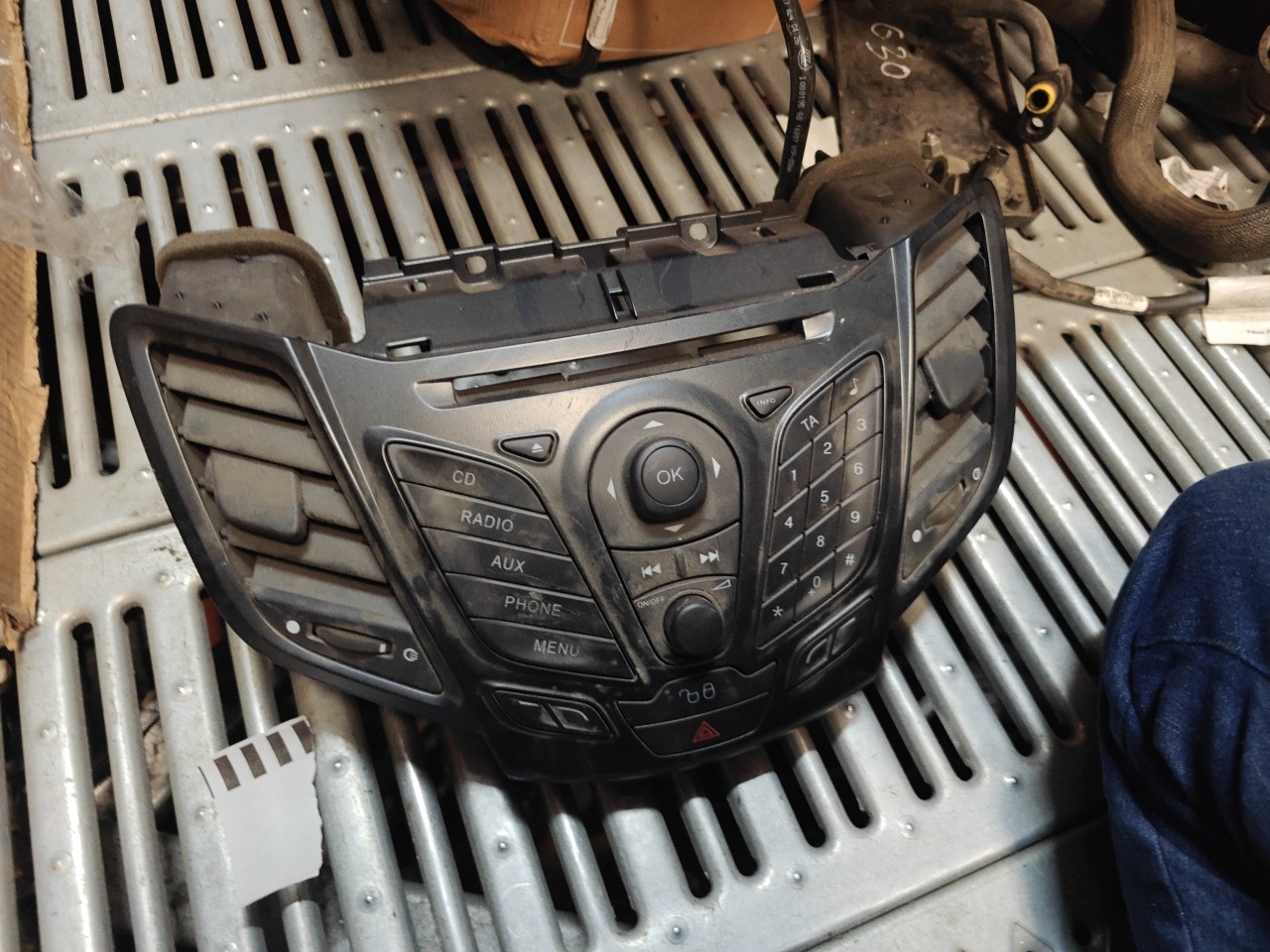 Comutador do Radio / Manete FORD FIESTA VI (CB1, CCN) | 08 - 